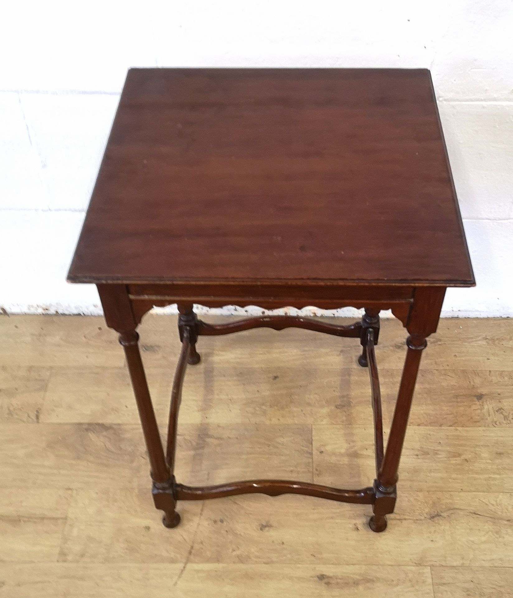 Mahogany side table - Image 2 of 4