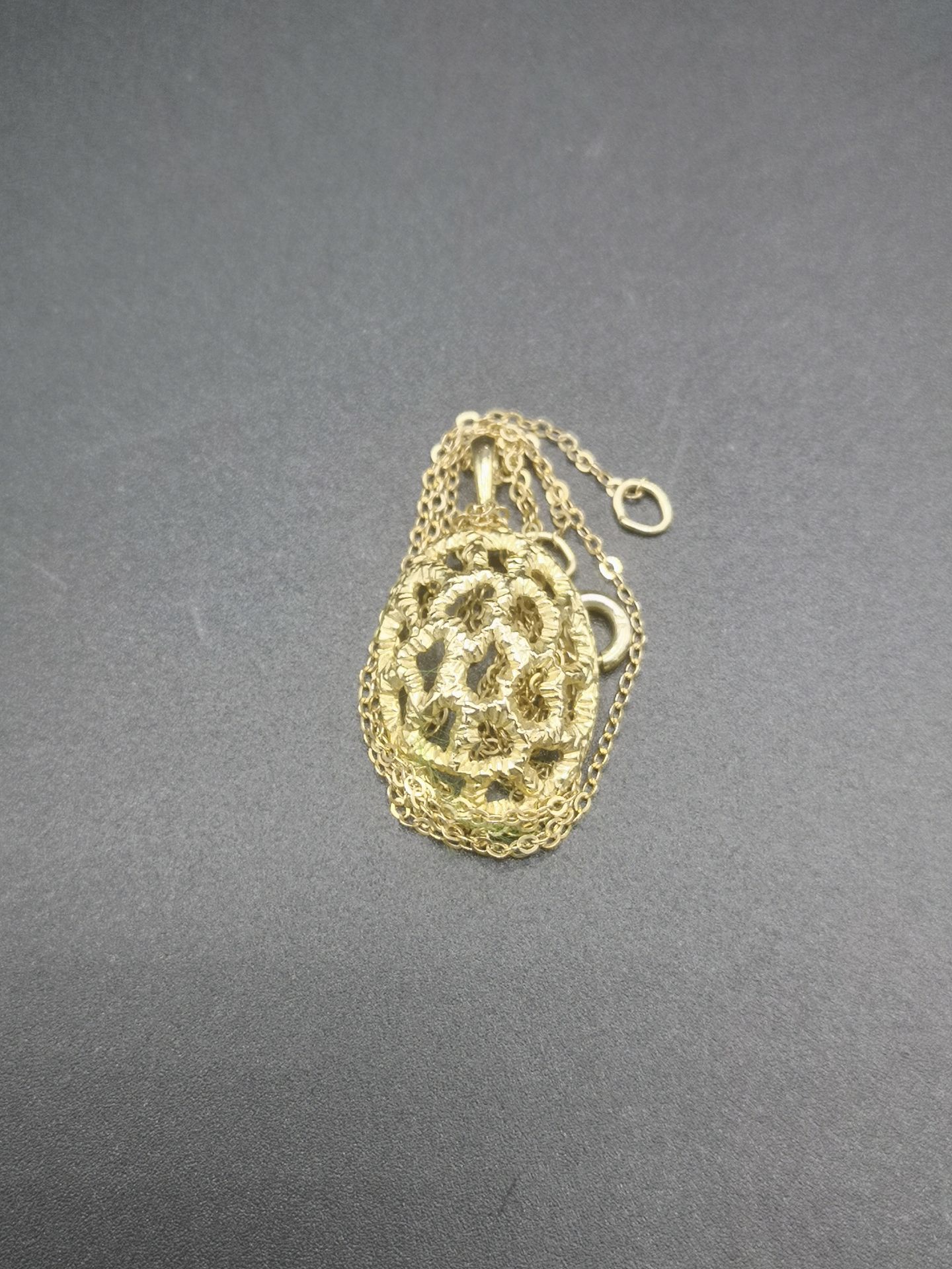 9ct gold necklace and pendant - Image 6 of 6