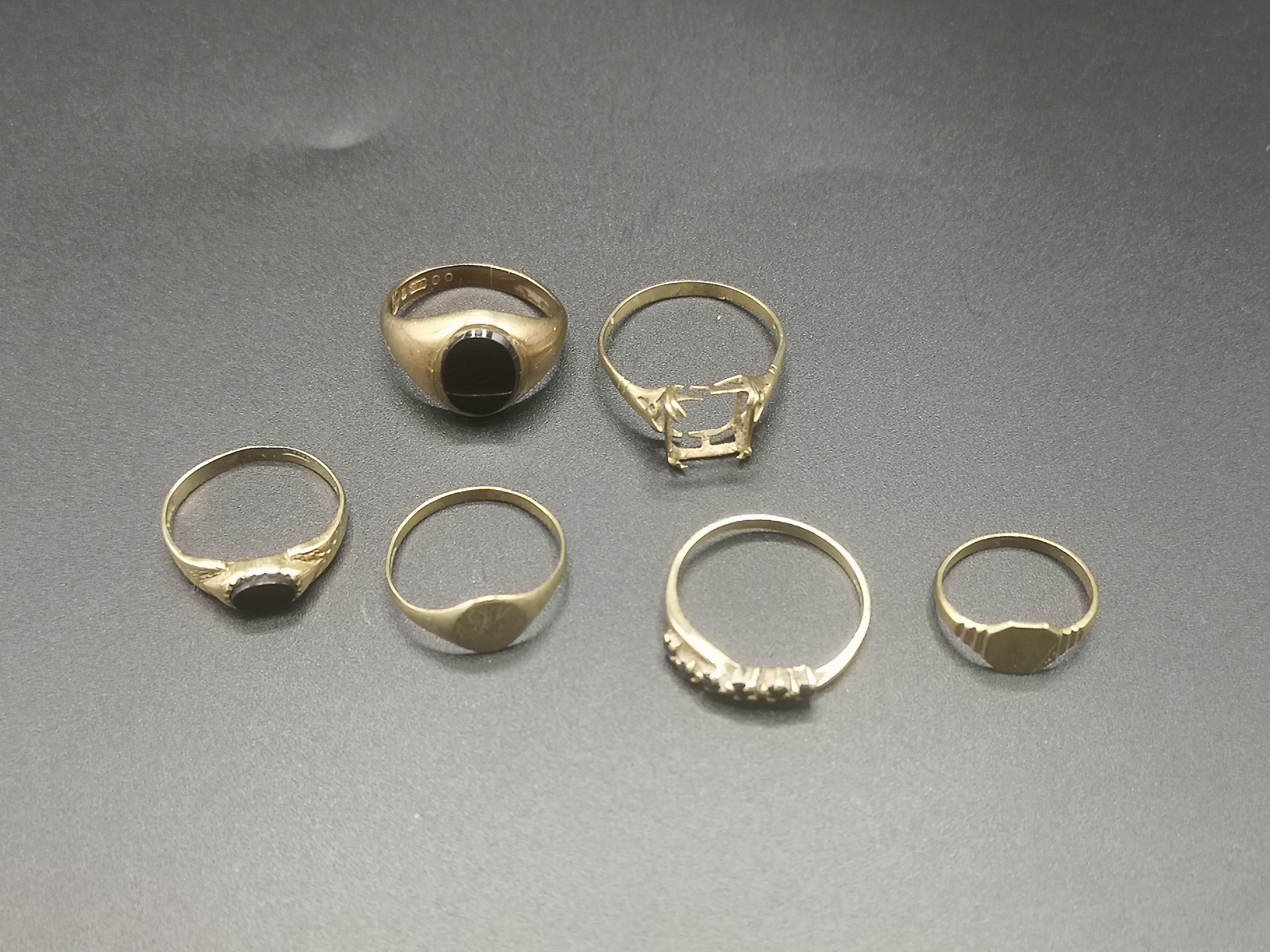 Six 9ct gold rings