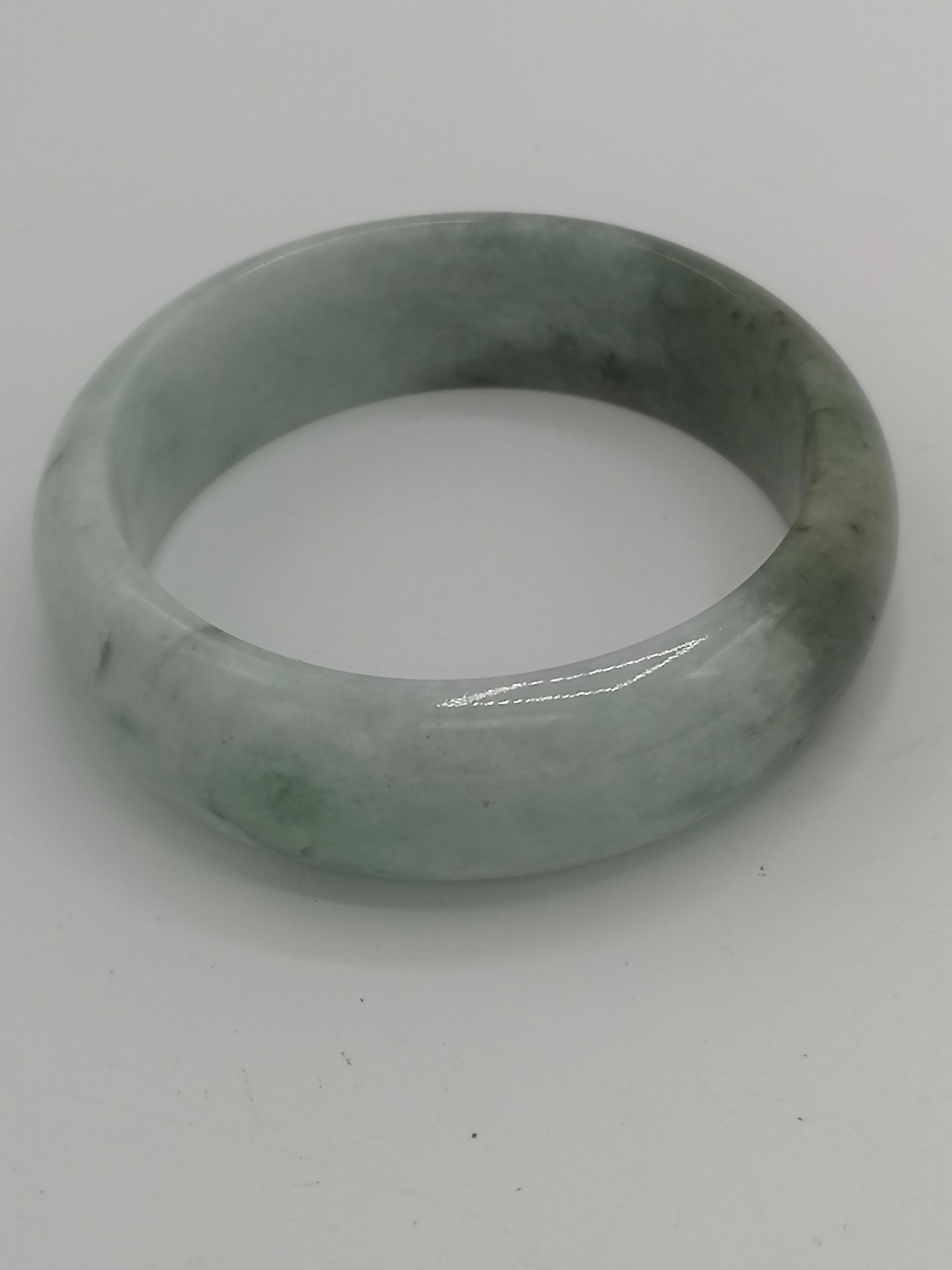 Jade bangle - Image 4 of 6