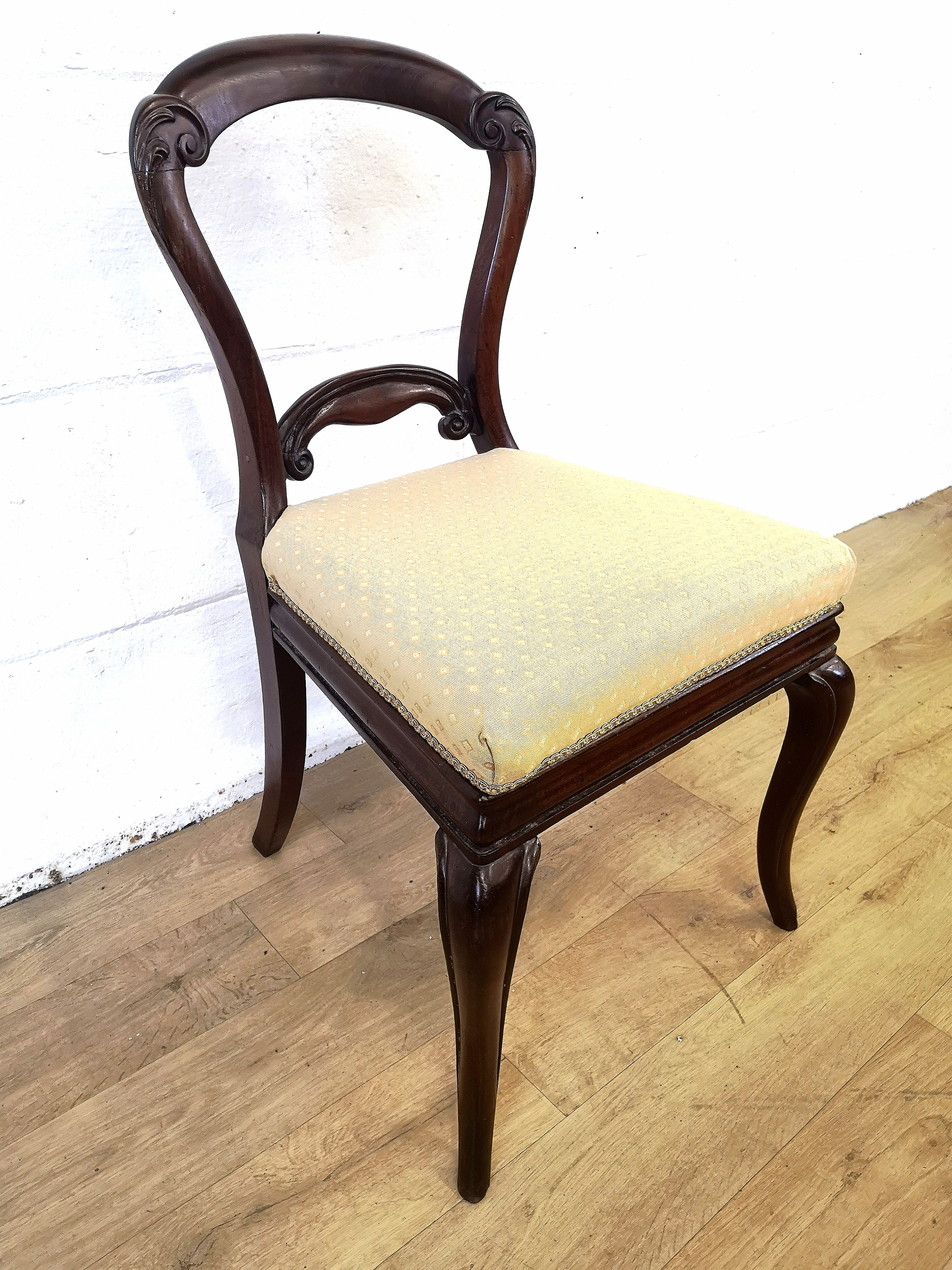 Pair of Victorian mahogany balloon back dining chairs - Image 4 of 6