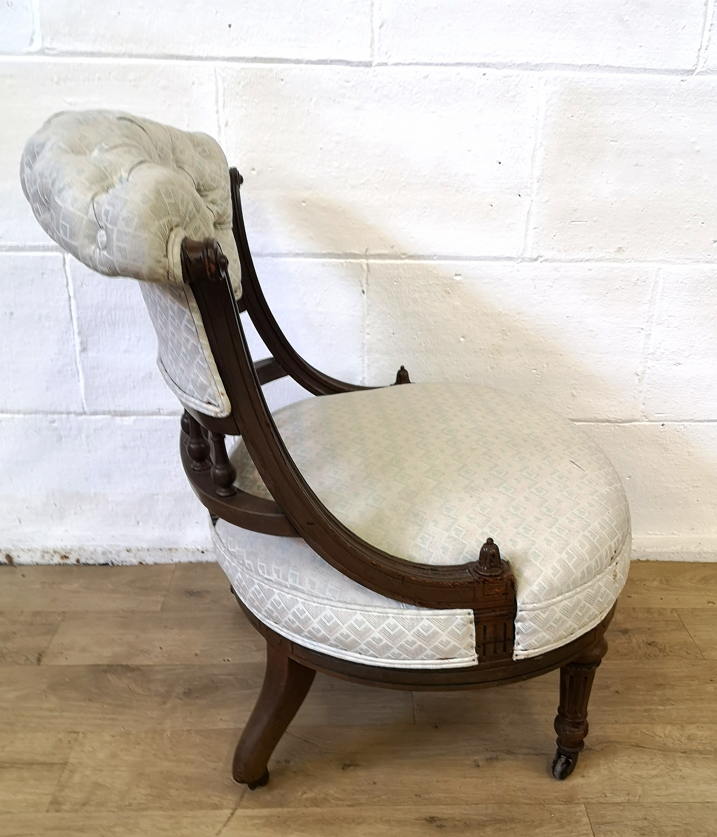 Mahogany button back bedroom chair - Image 4 of 4