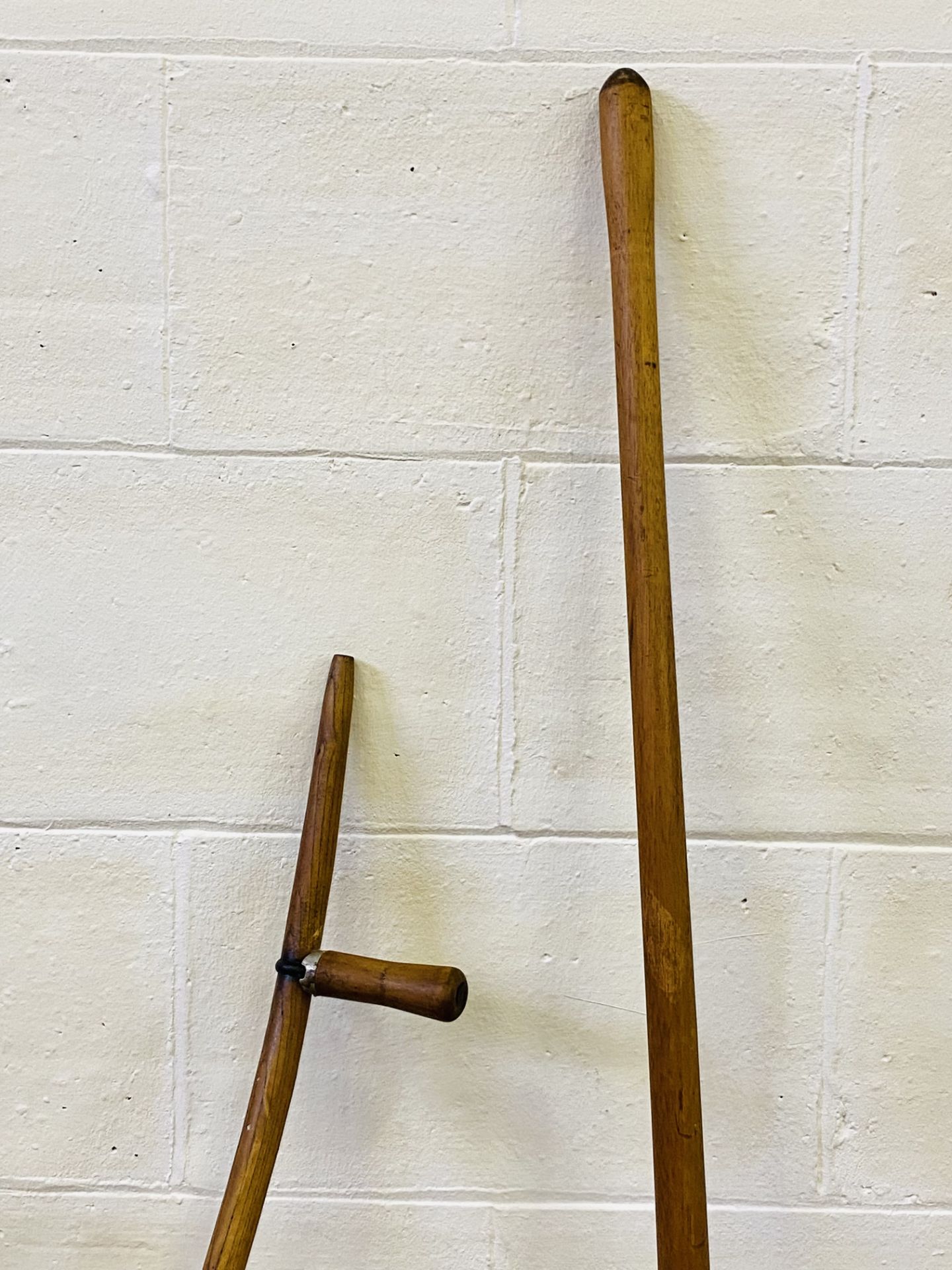 A scythe and two pitchforks - Image 3 of 5