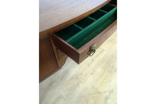 Mahogany bow fronted sideboard - Image 5 of 7