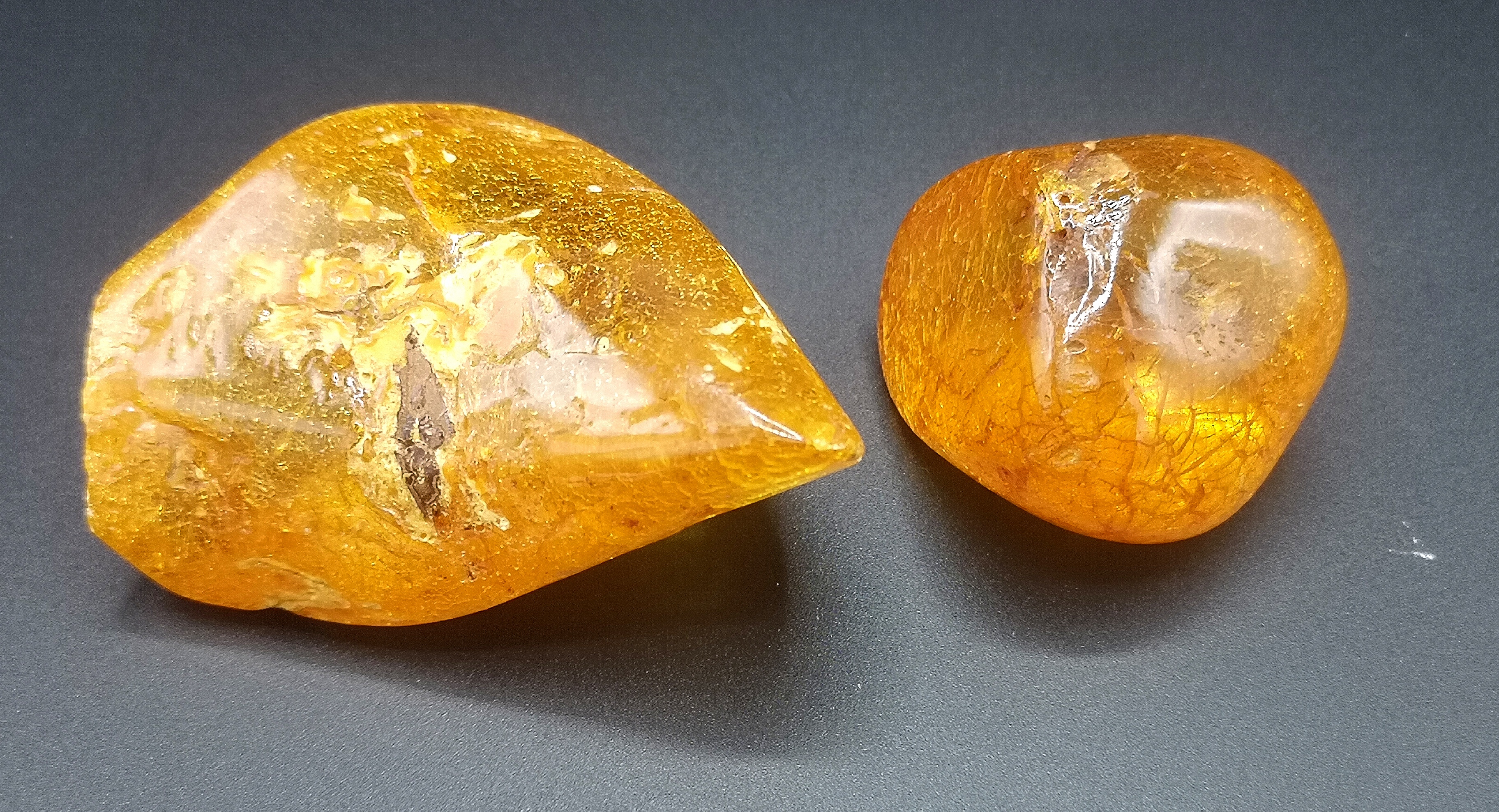Two amber rocks - Image 9 of 9