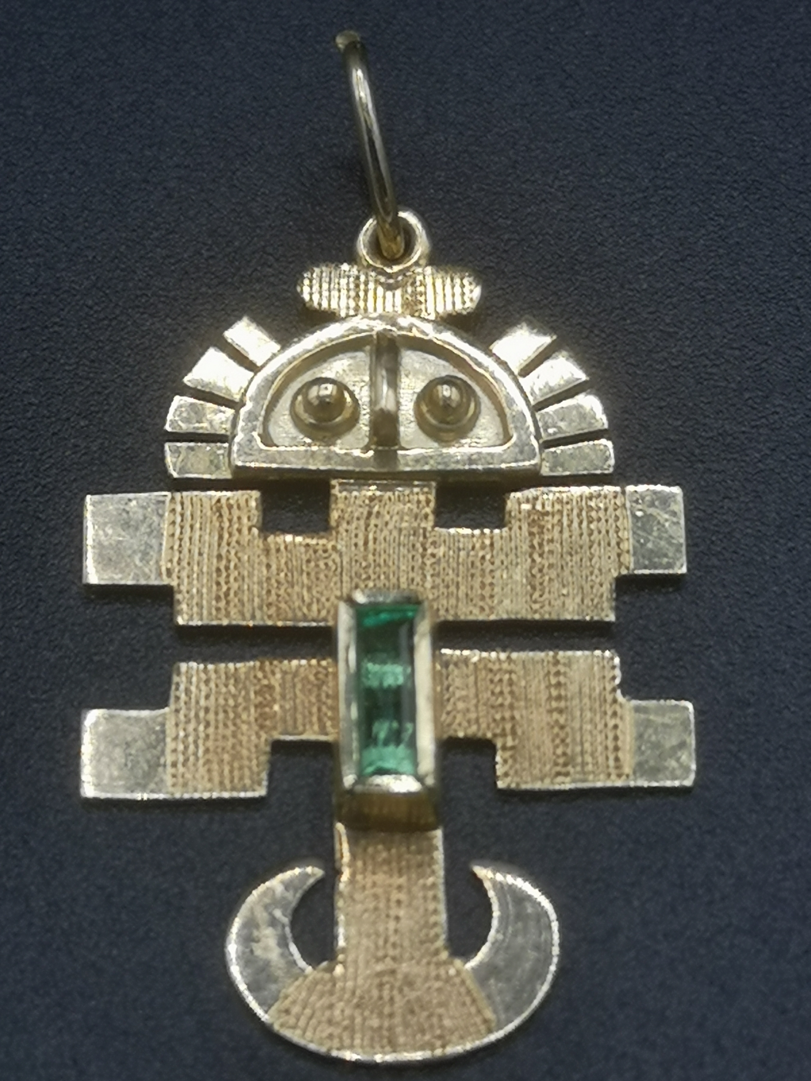 18ct gold Aztec style pendant - Image 3 of 6