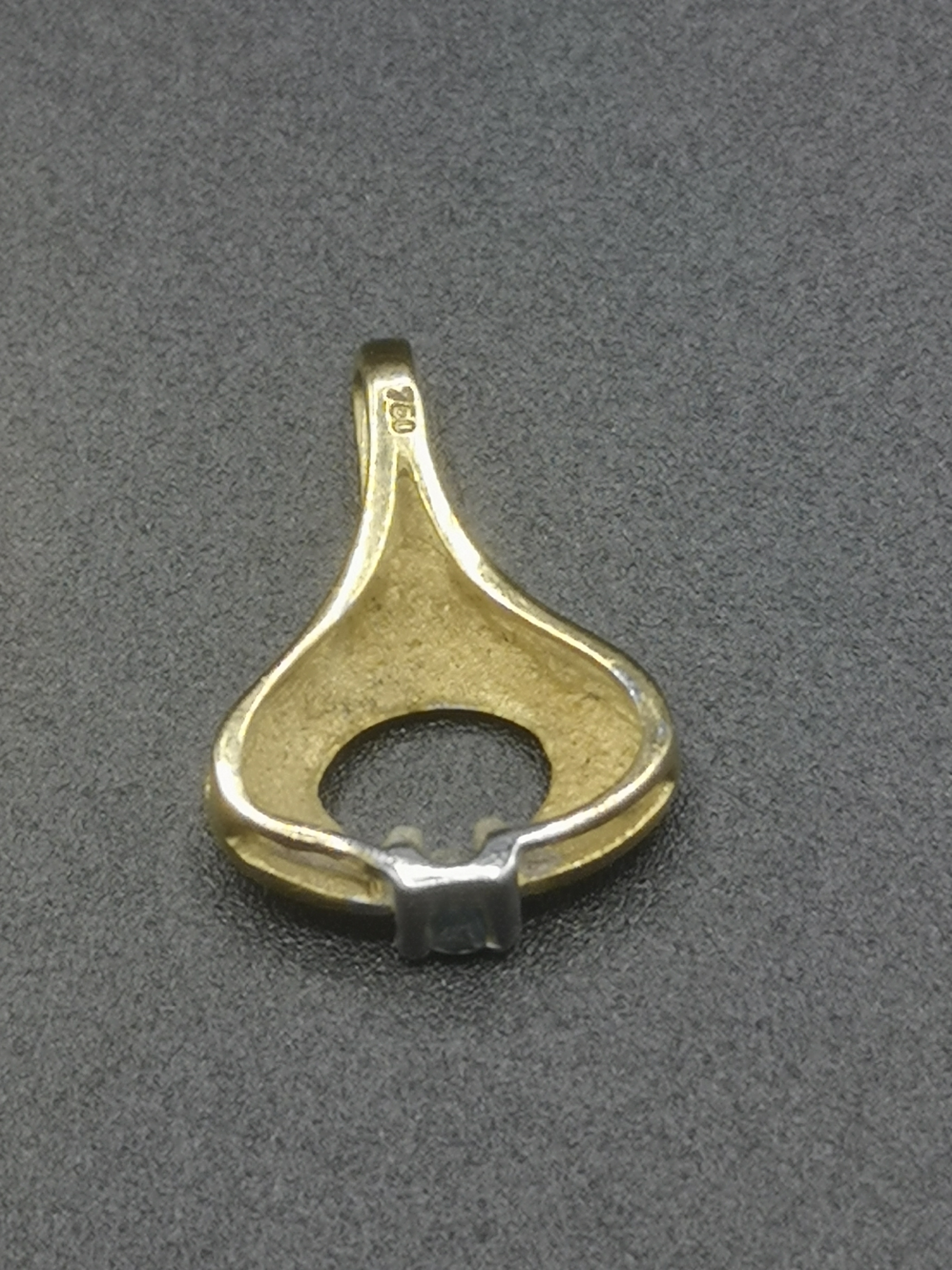 18ct gold Aztec style pendant - Image 6 of 6