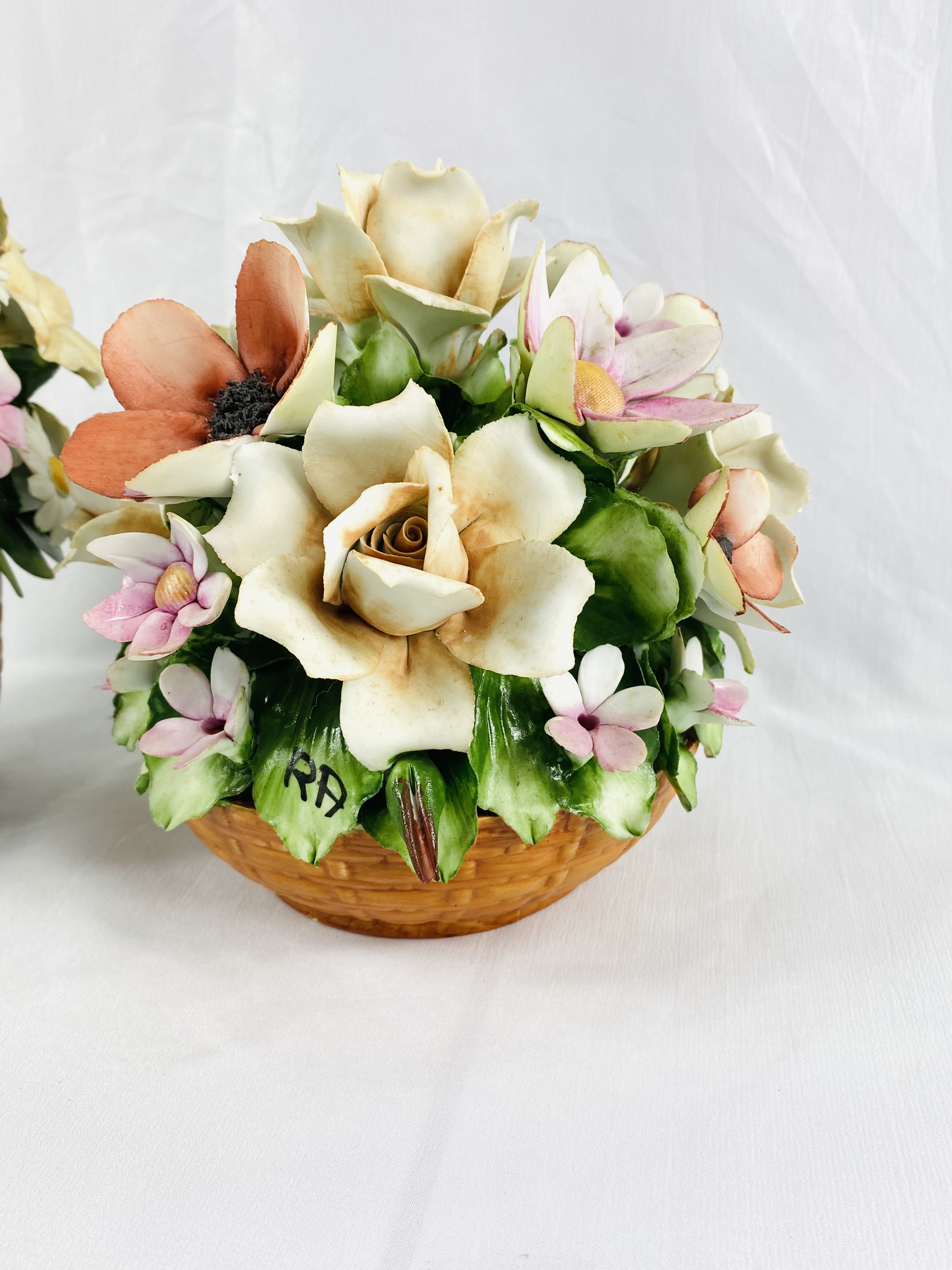 Two Capodimonte flower displays - Image 2 of 3