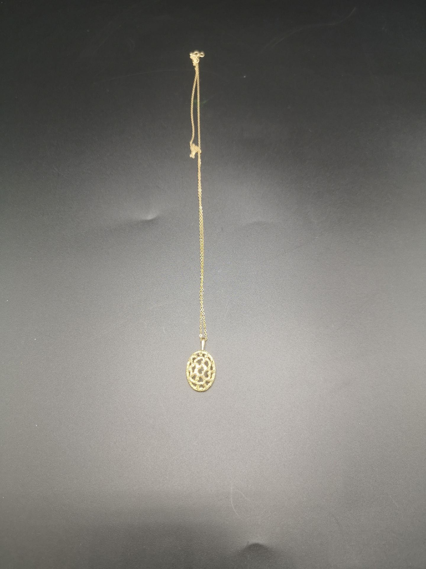 9ct gold necklace and pendant - Image 2 of 6