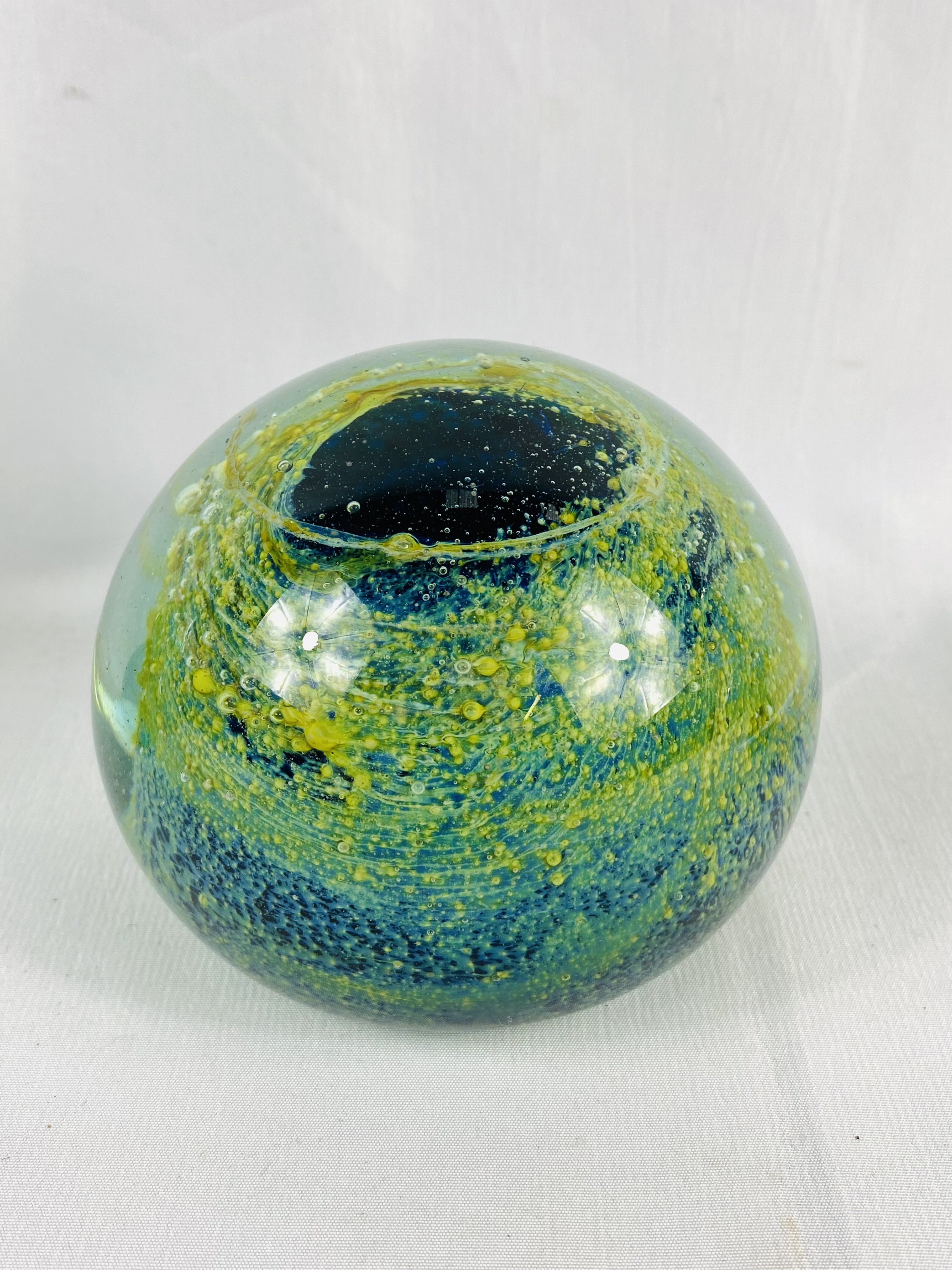 Four Mdina glass paperweights - Image 4 of 5