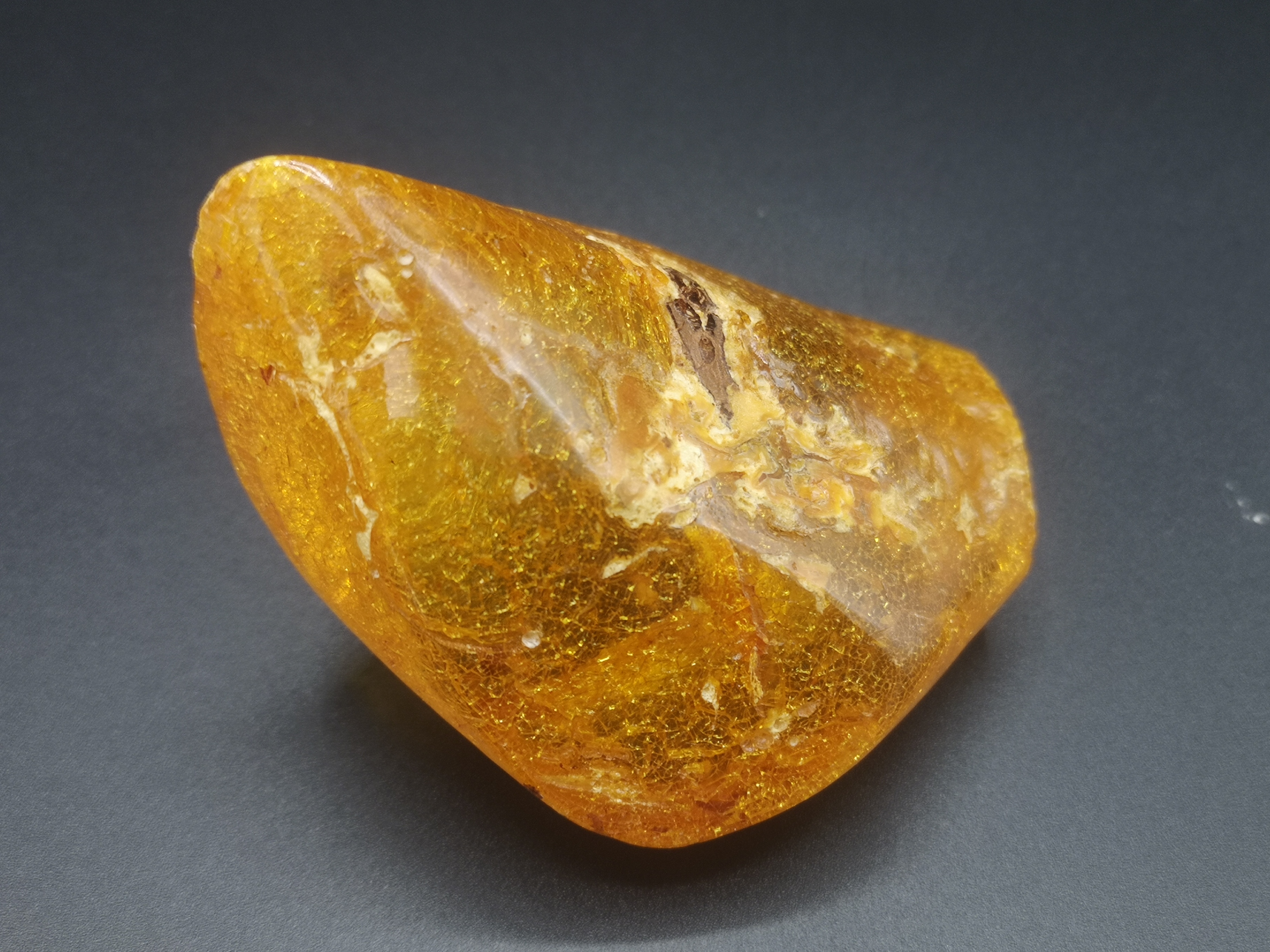 Two amber rocks - Image 3 of 9