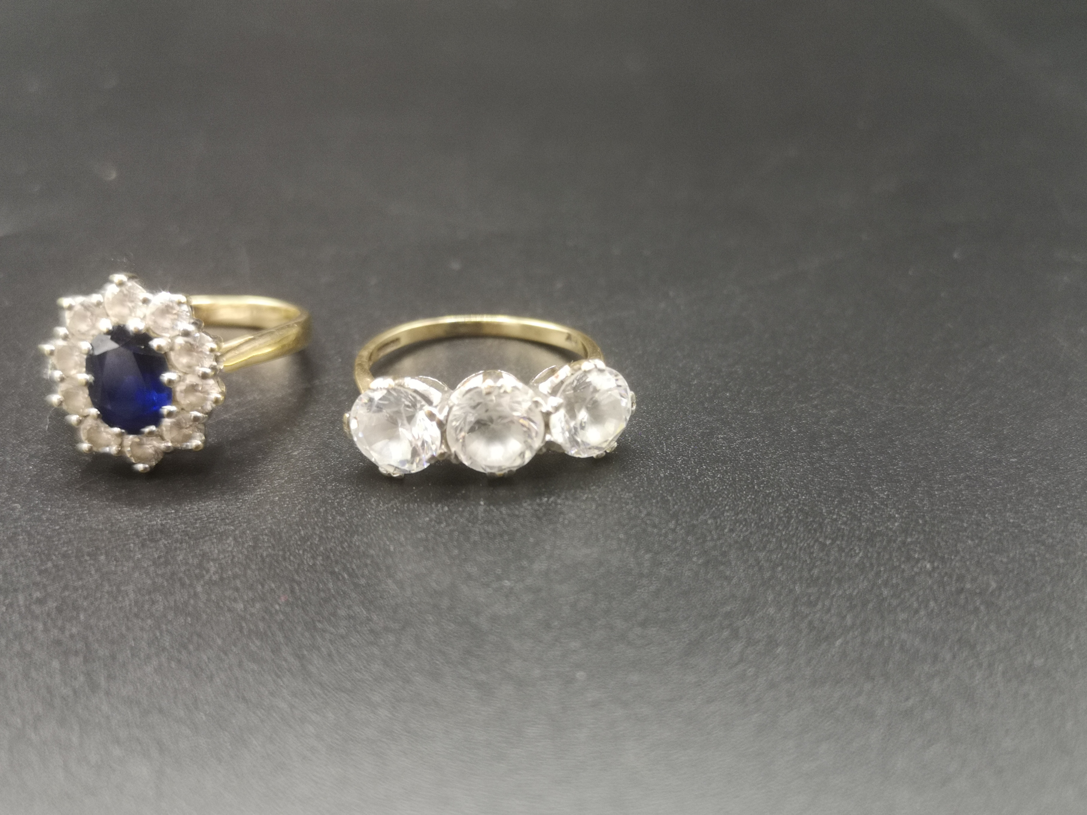 Two 9ct gold rings - Image 2 of 5