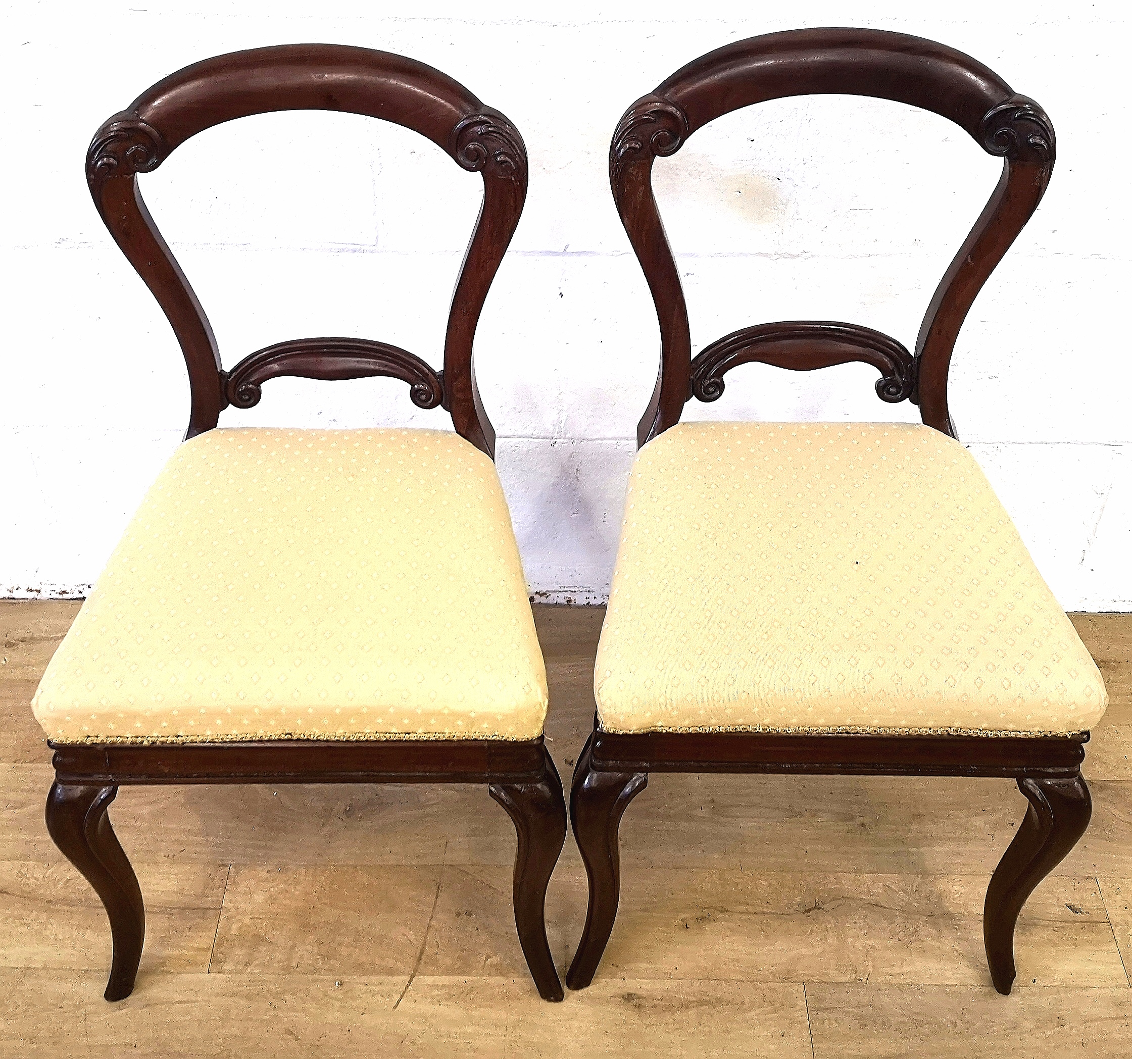 Pair of Victorian mahogany balloon back dining chairs - Image 2 of 6