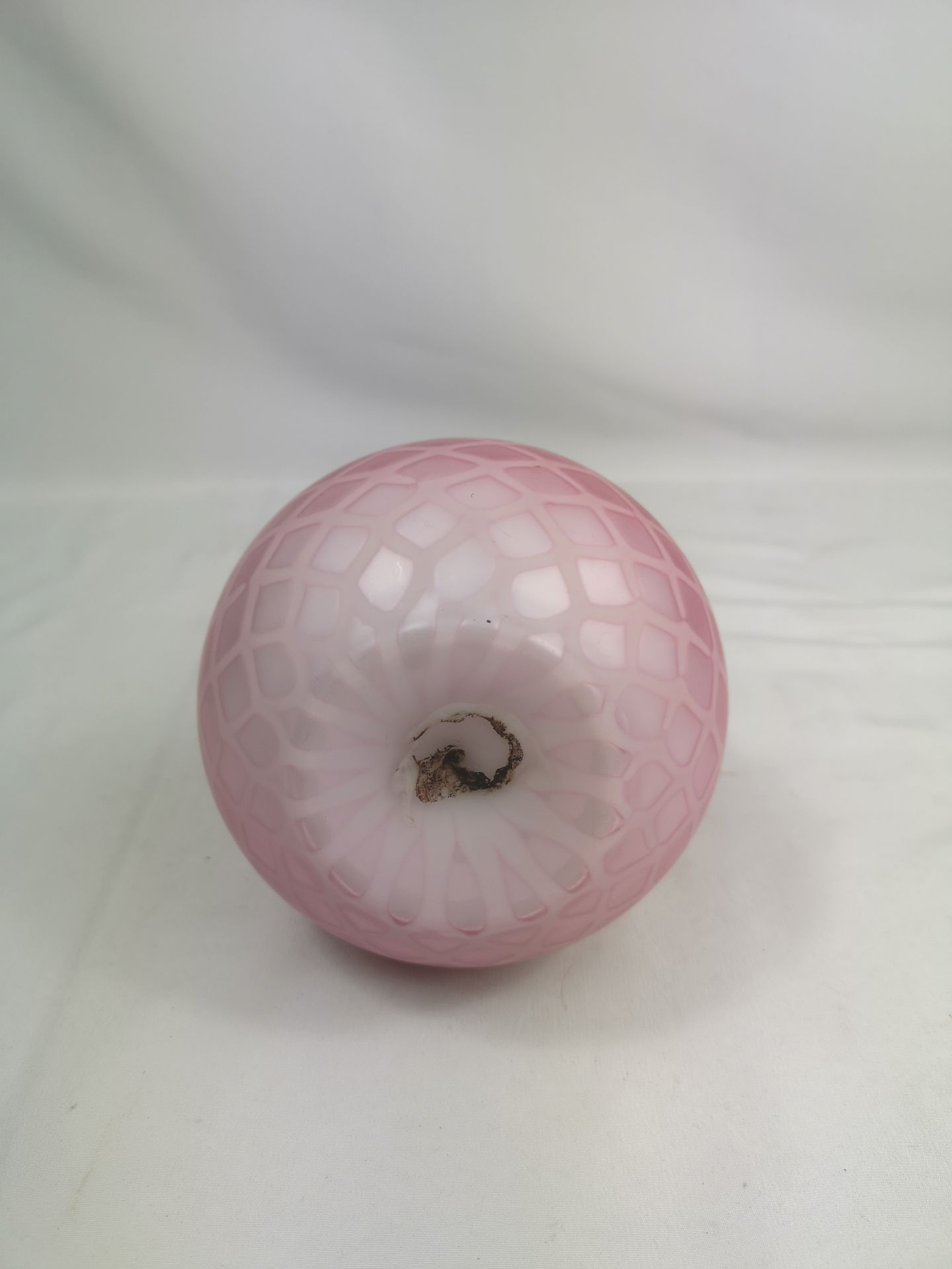 Layered cranberry over opalescent glass vase - Image 5 of 6