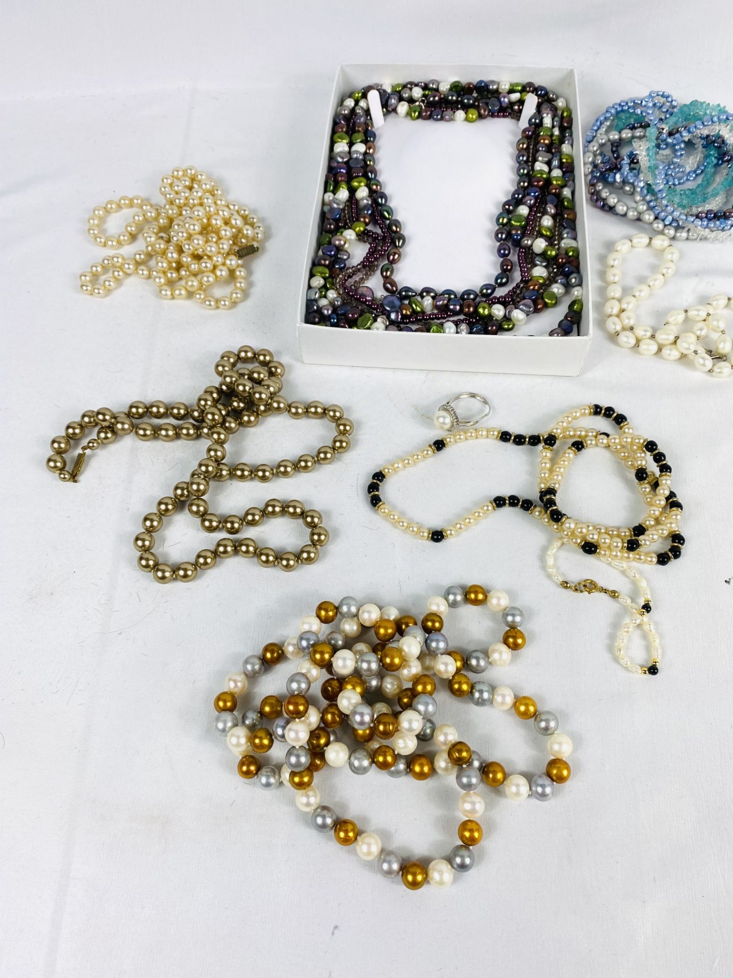Quantity of pearl necklaces - Image 3 of 5