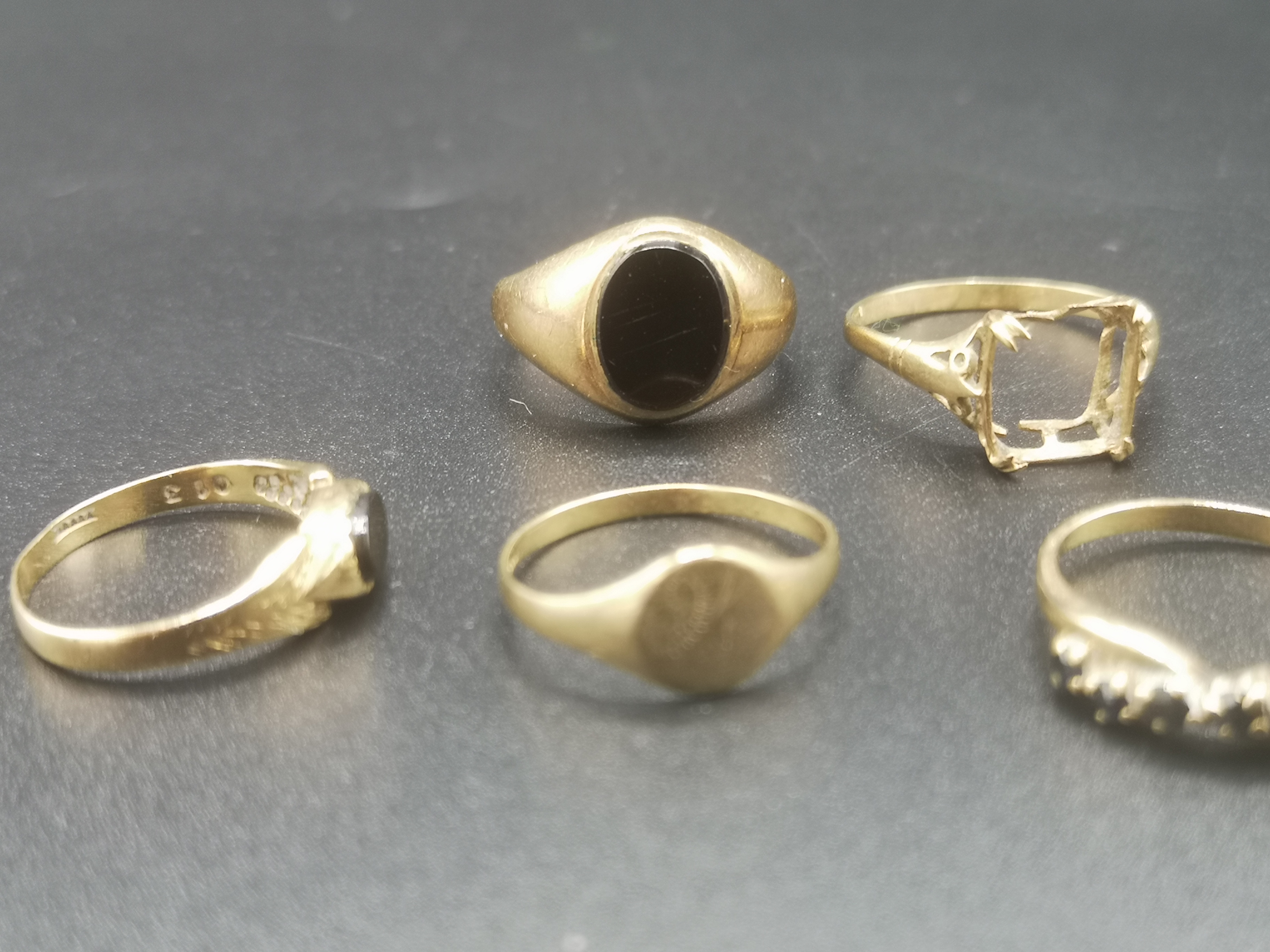 Six 9ct gold rings - Image 3 of 6