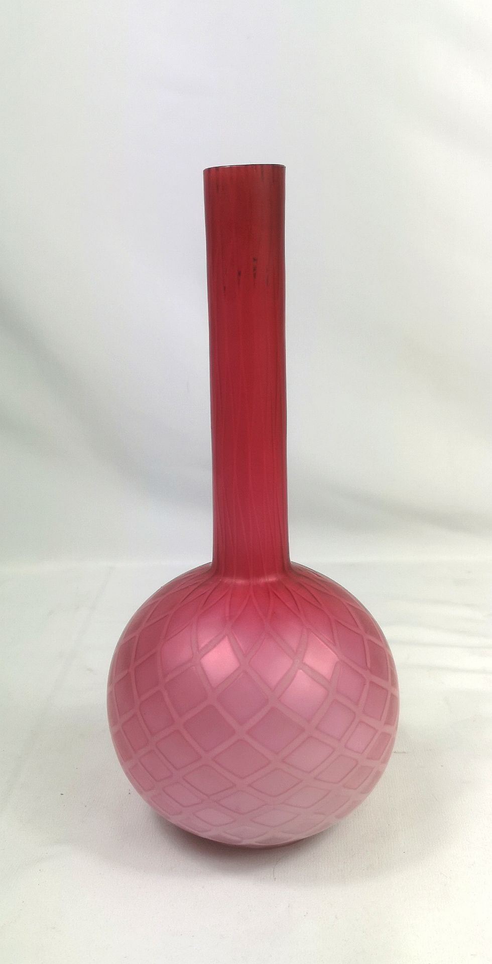 Layered cranberry over opalescent glass vase - Image 2 of 6
