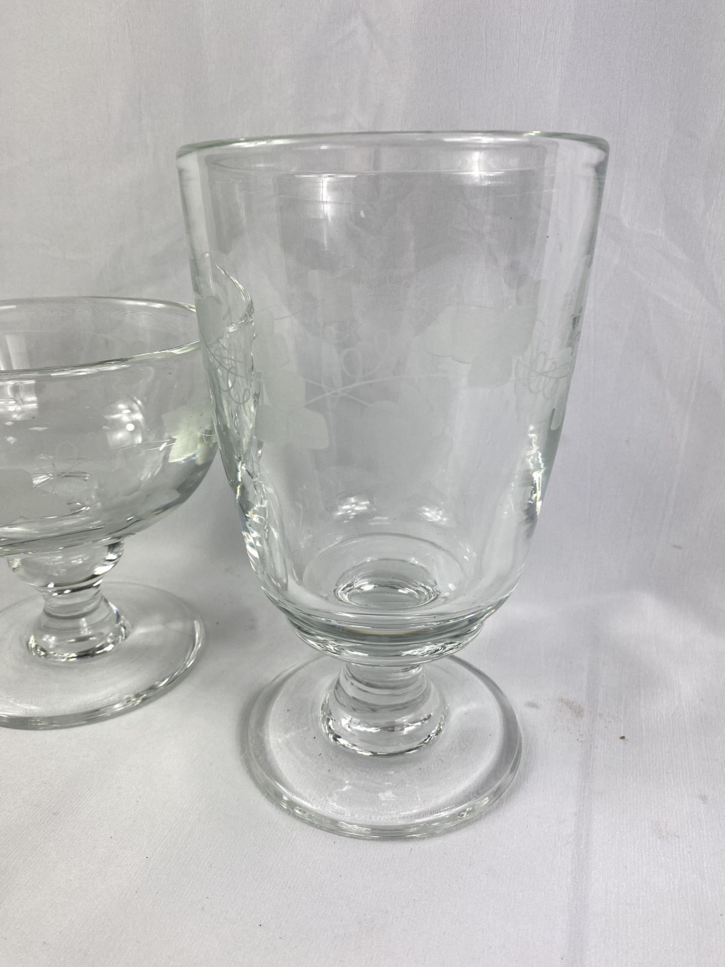 Glass vase and bowl with acid etched decoration - Image 2 of 4