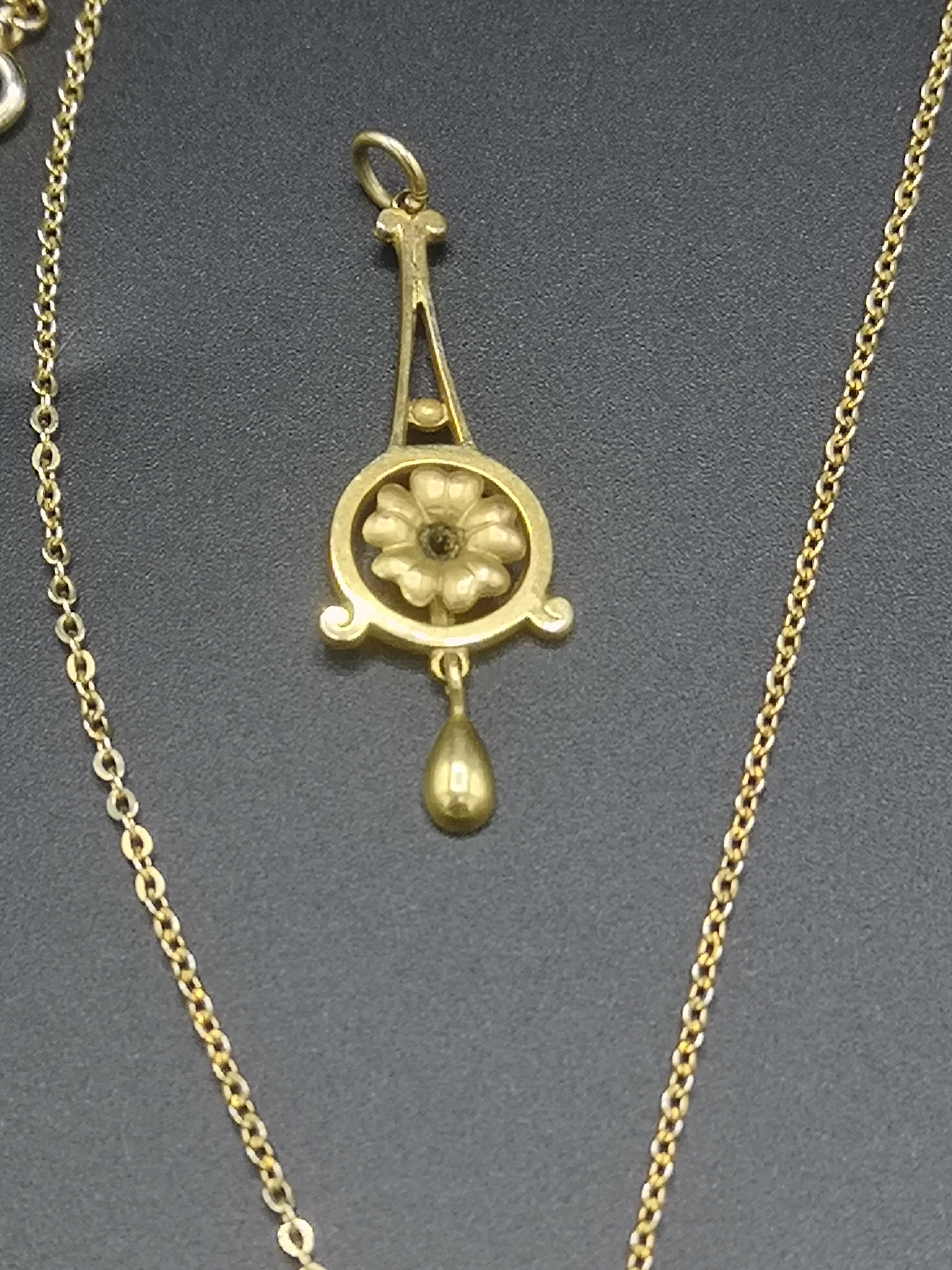 Yellow metal chain and pendant together with a rolled gold pendant - Image 2 of 5