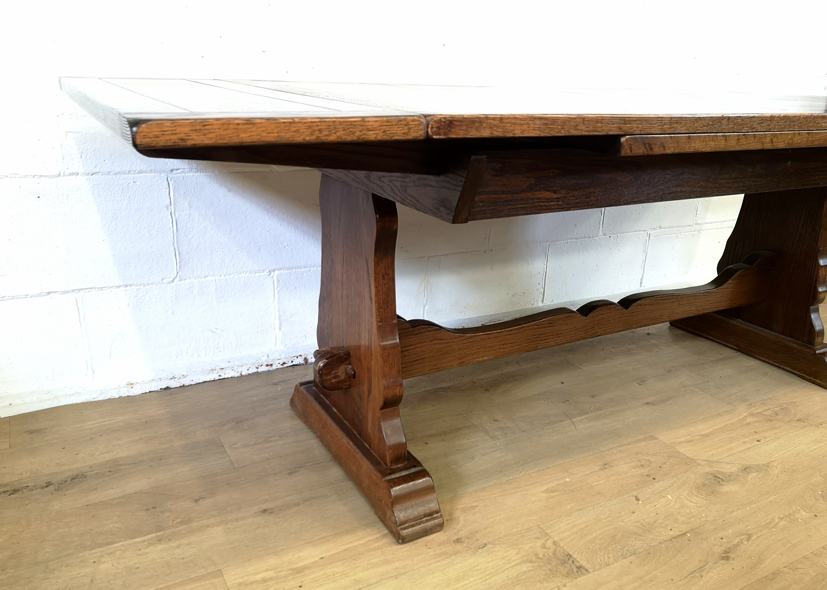 Oak dining table - Image 5 of 6