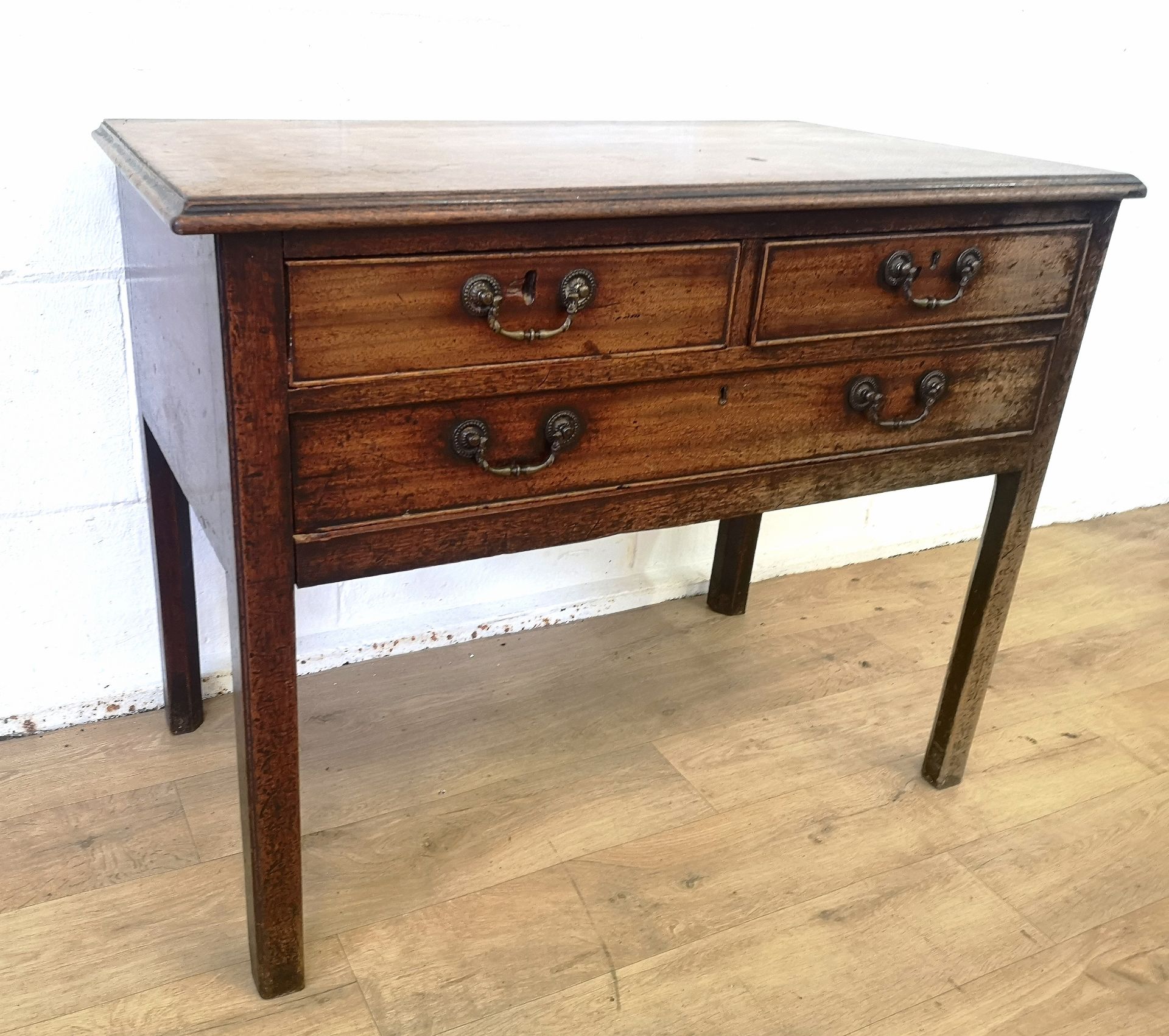 Victorian mahogany lowboy - Image 3 of 6