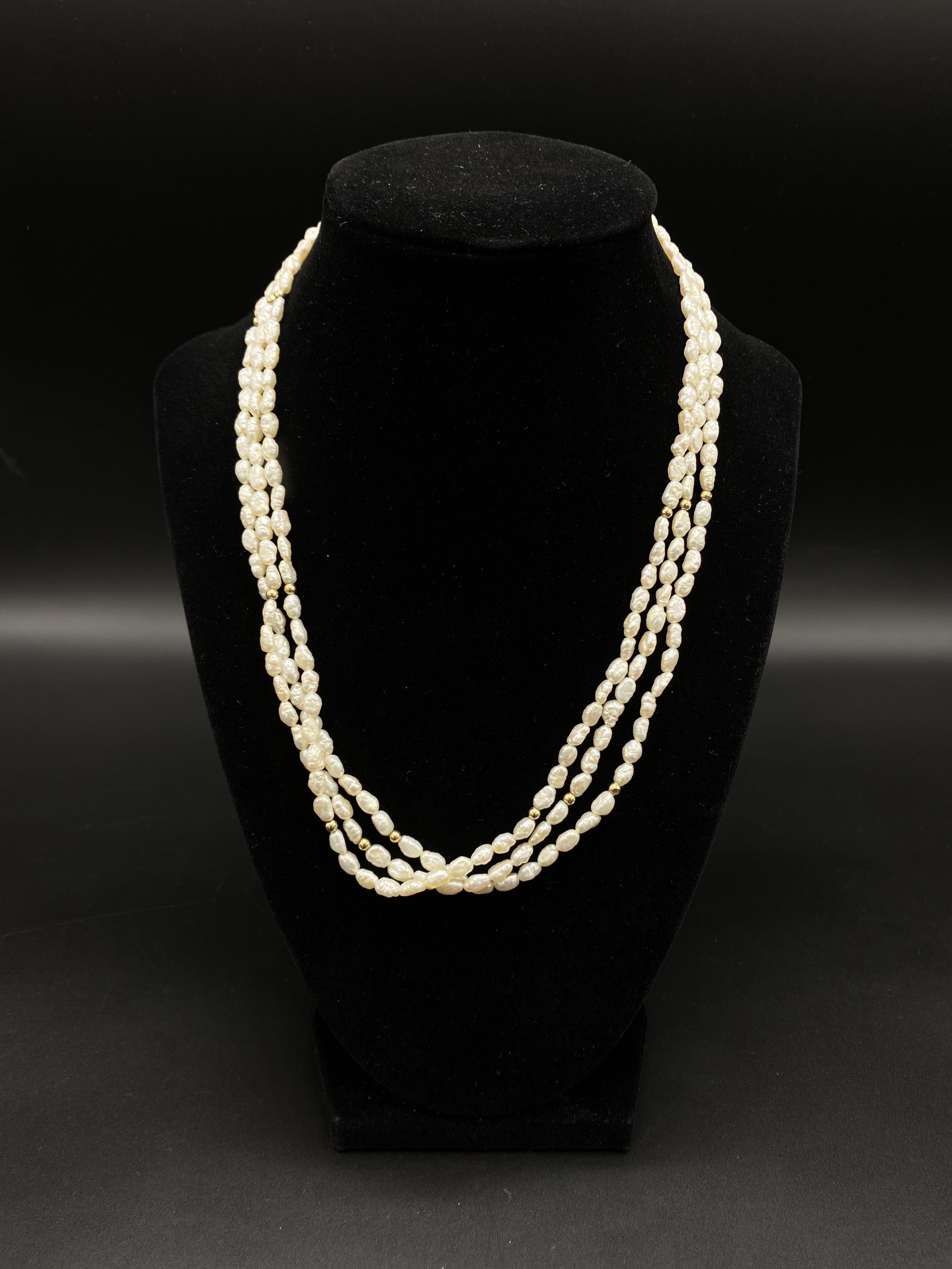 Two pearl necklaces with gold clasps - Image 8 of 9
