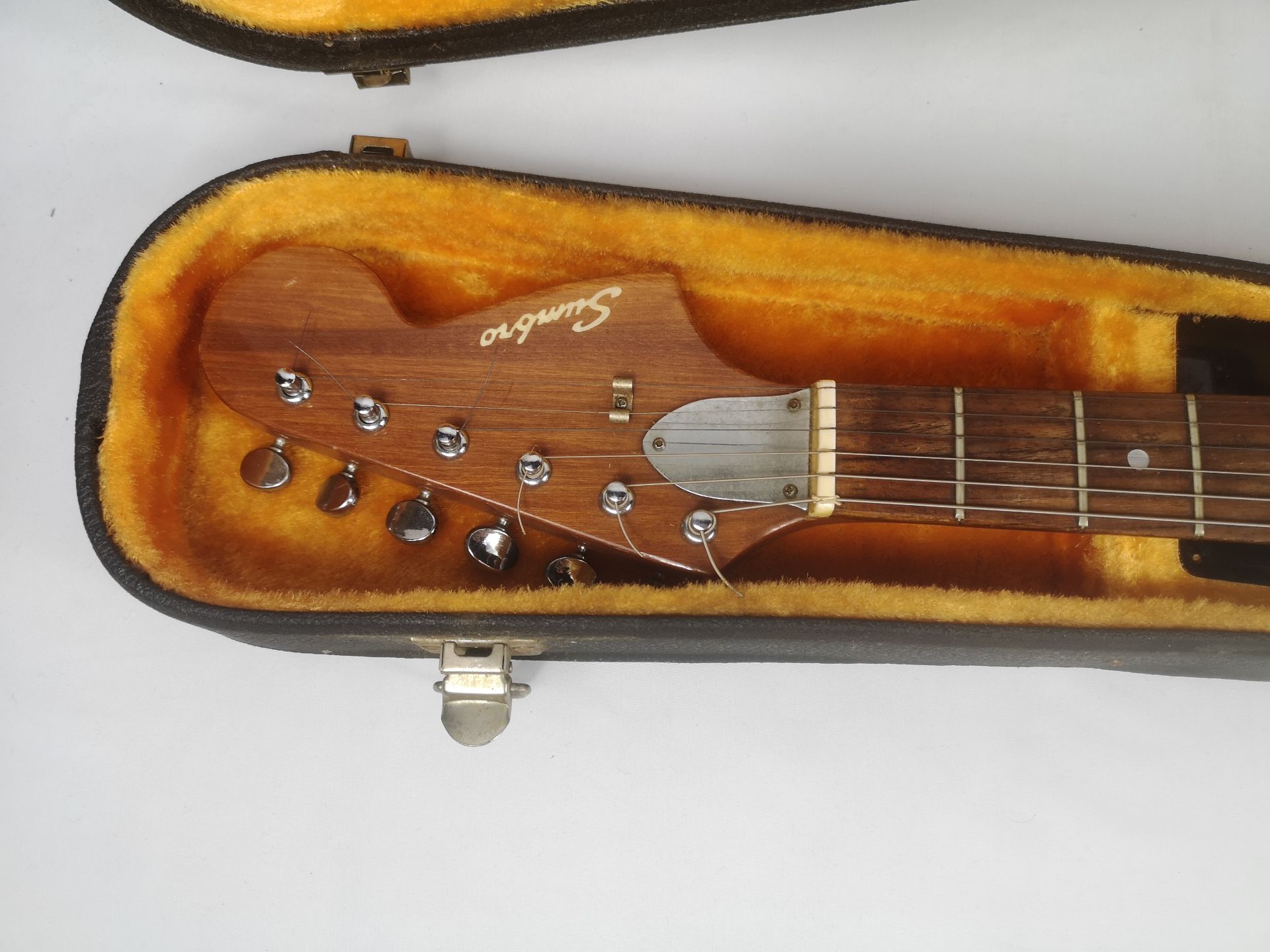 Sunbo electric guitar in fitted hard case - Image 5 of 8