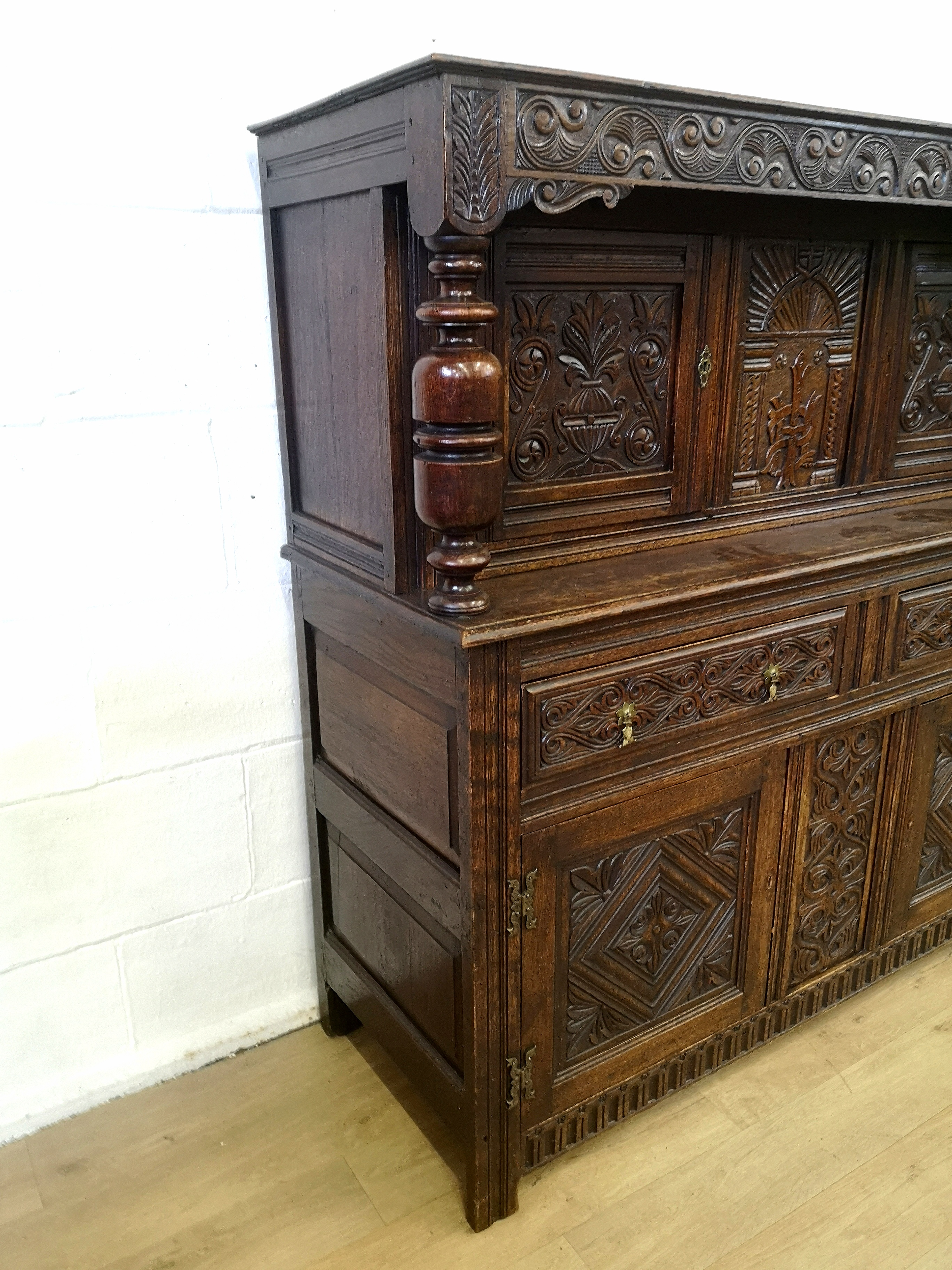 Oak court cupboard - Image 4 of 12