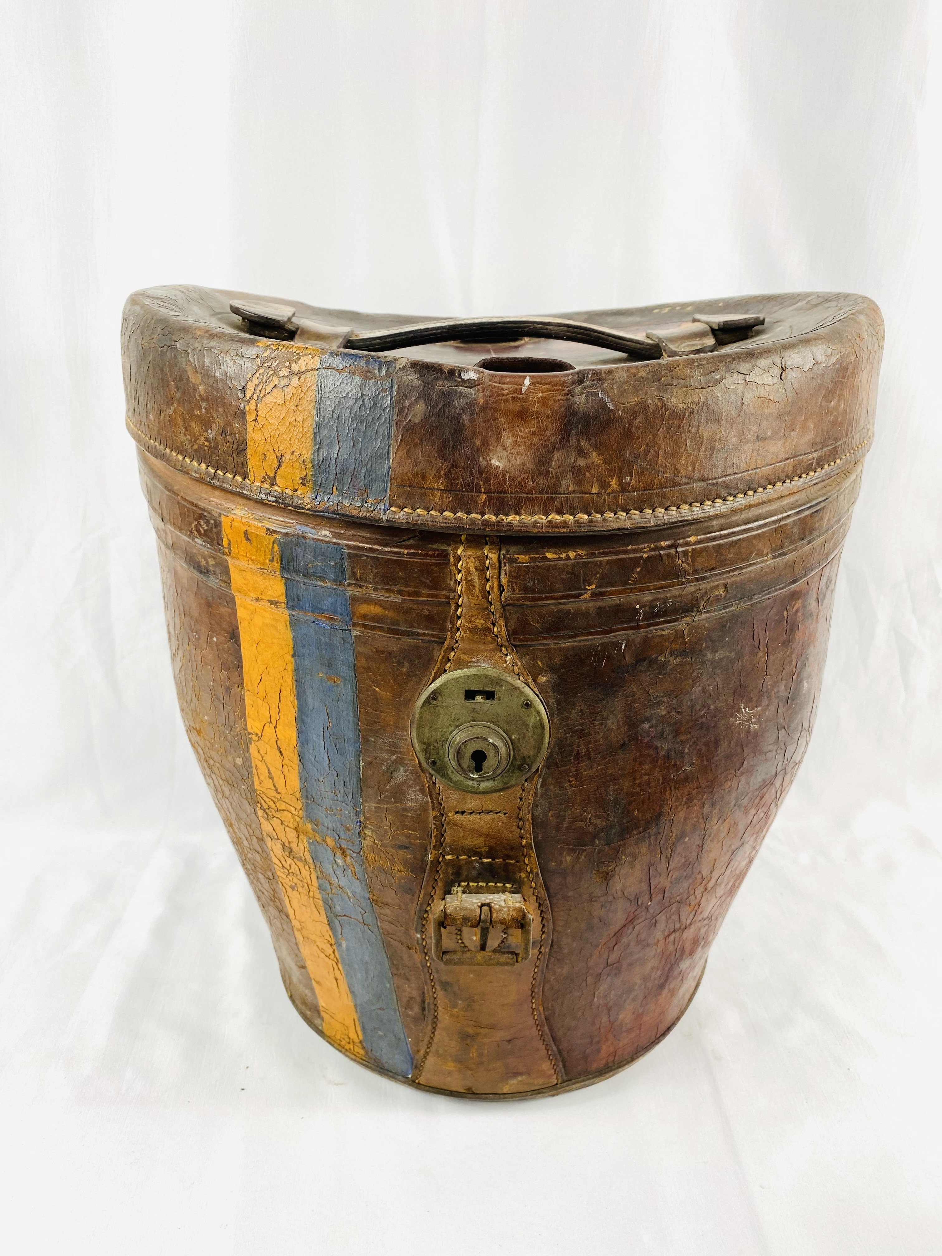 Leather double hat box with Dunn & Co silk top hat - Image 5 of 5