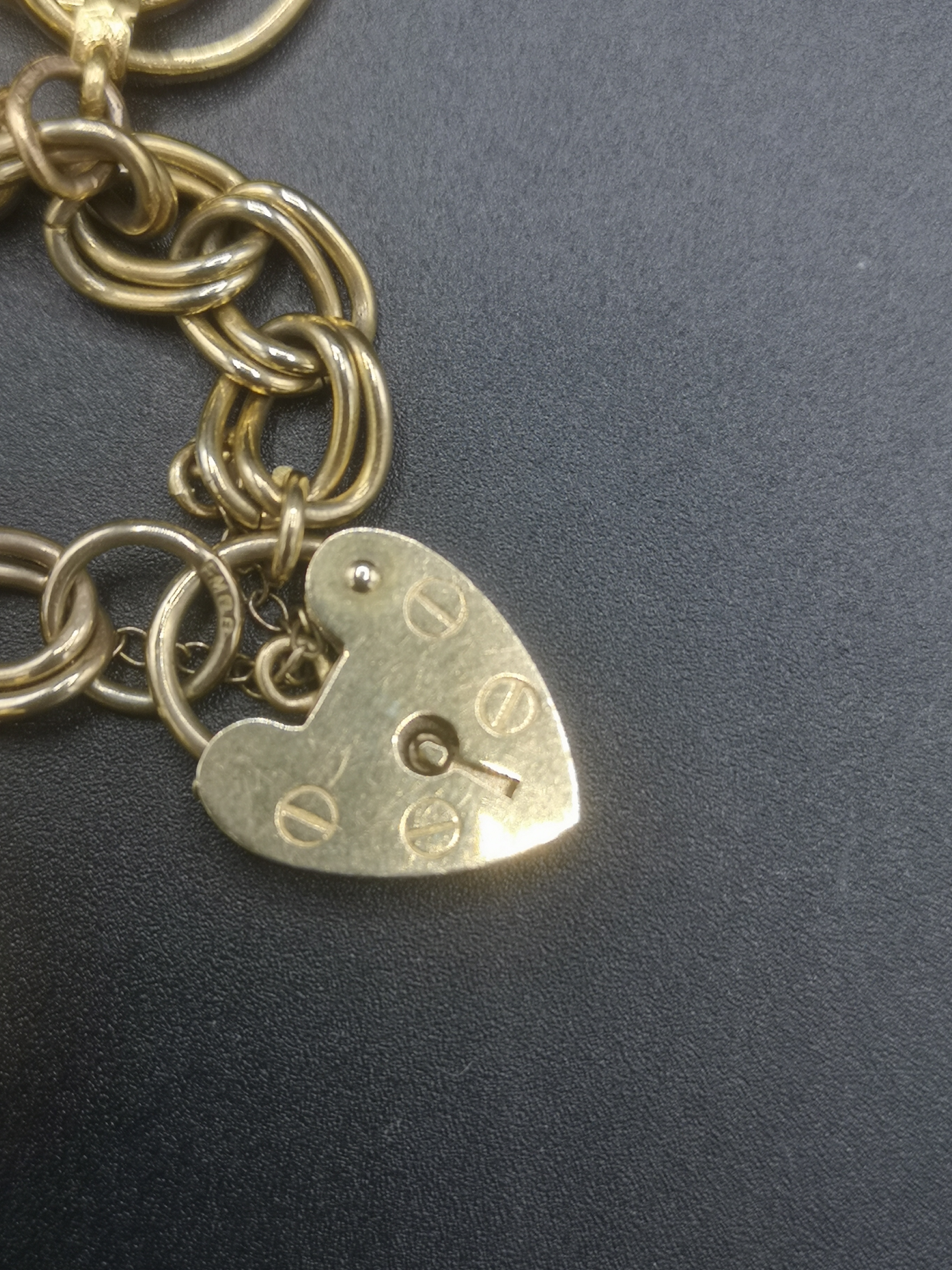 9ct gold charm bracelet - Image 14 of 14