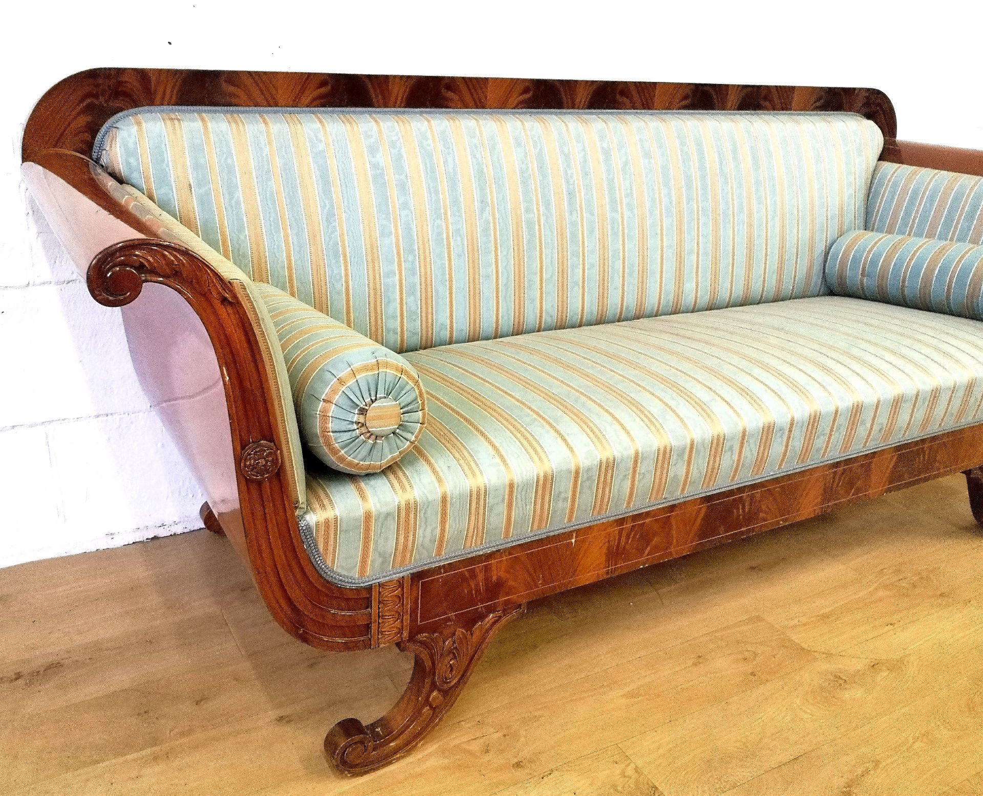 Mahogany Biedermeier style veneer settee - Image 3 of 6