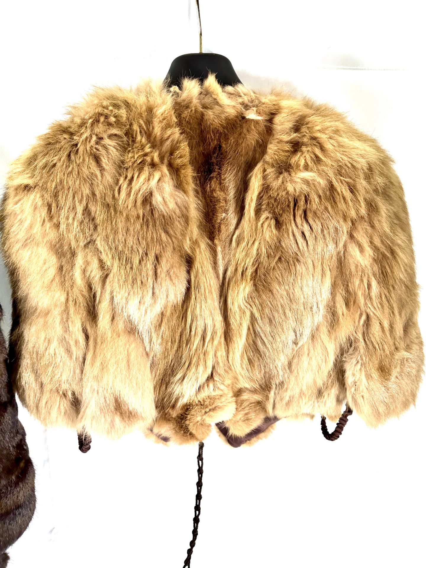 A fur coat and fur stole - Image 5 of 5