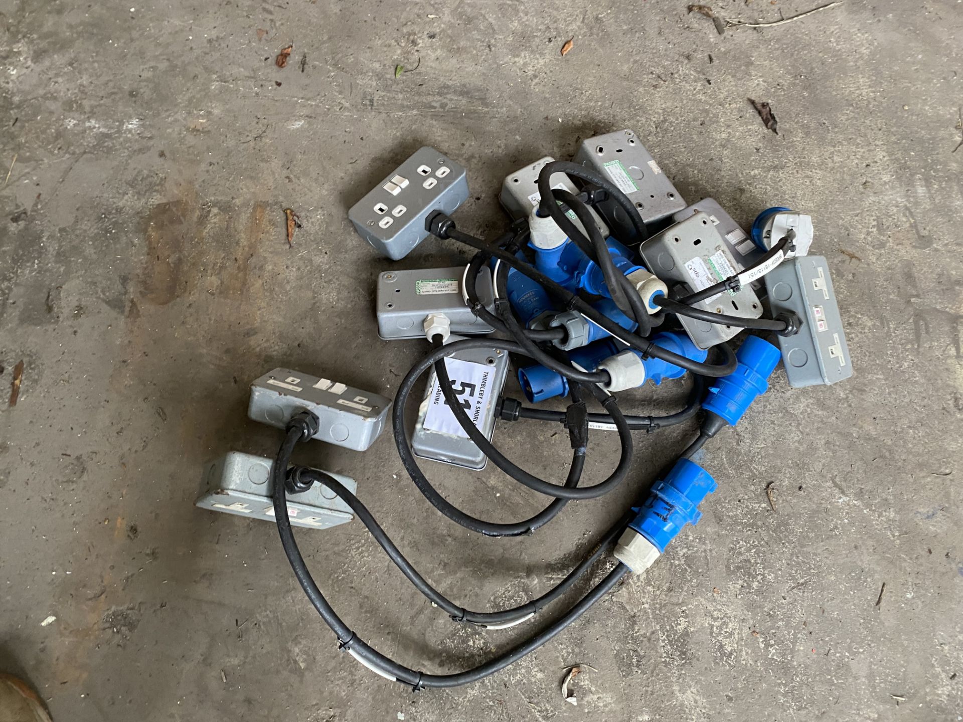 10 no 32amp socket converters. This lot is subject to VAT.