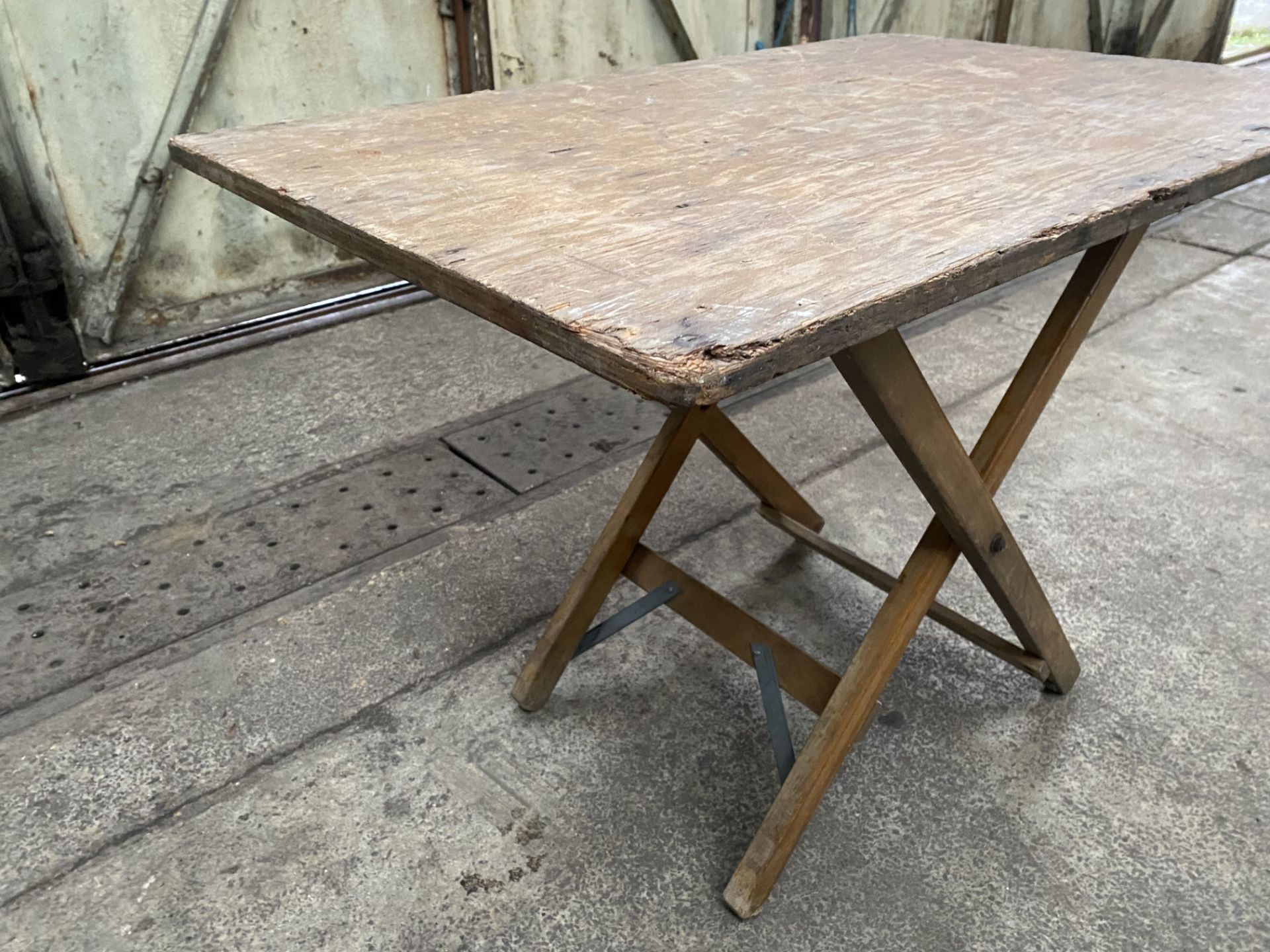 3 no 3ft x 2ft wooden folding tables This lot is subject to VAT. - Bild 6 aus 6