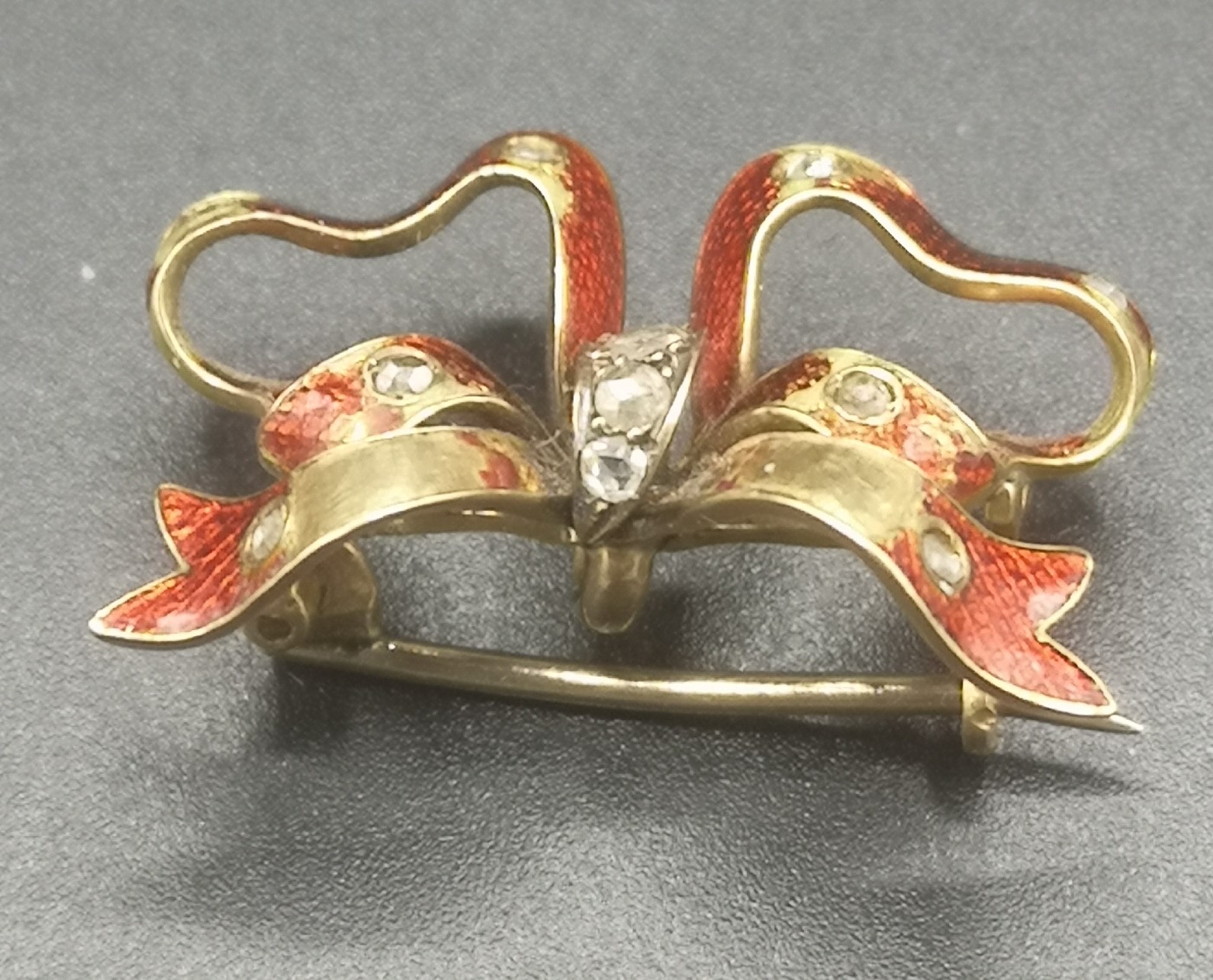 French 18ct gold ribbon brooch - Image 2 of 3