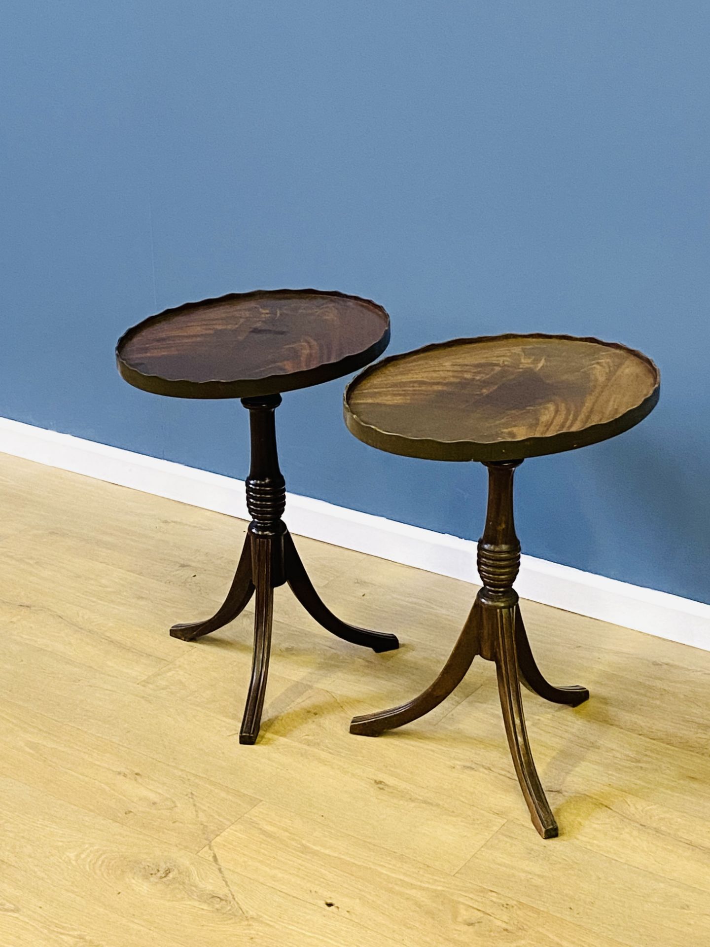 Two mahogany wine tables - Bild 3 aus 4