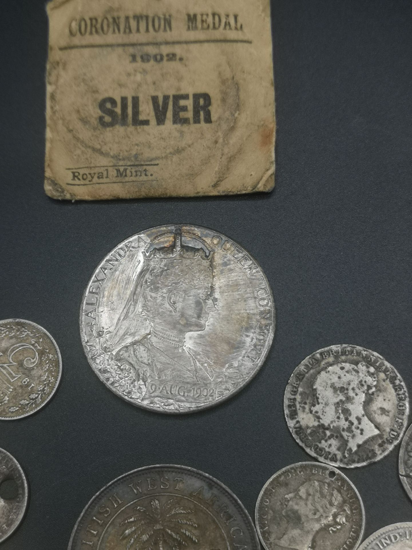 A collection of Victorian, Edwardian, and Georgian silver coins and a medal - Image 3 of 6