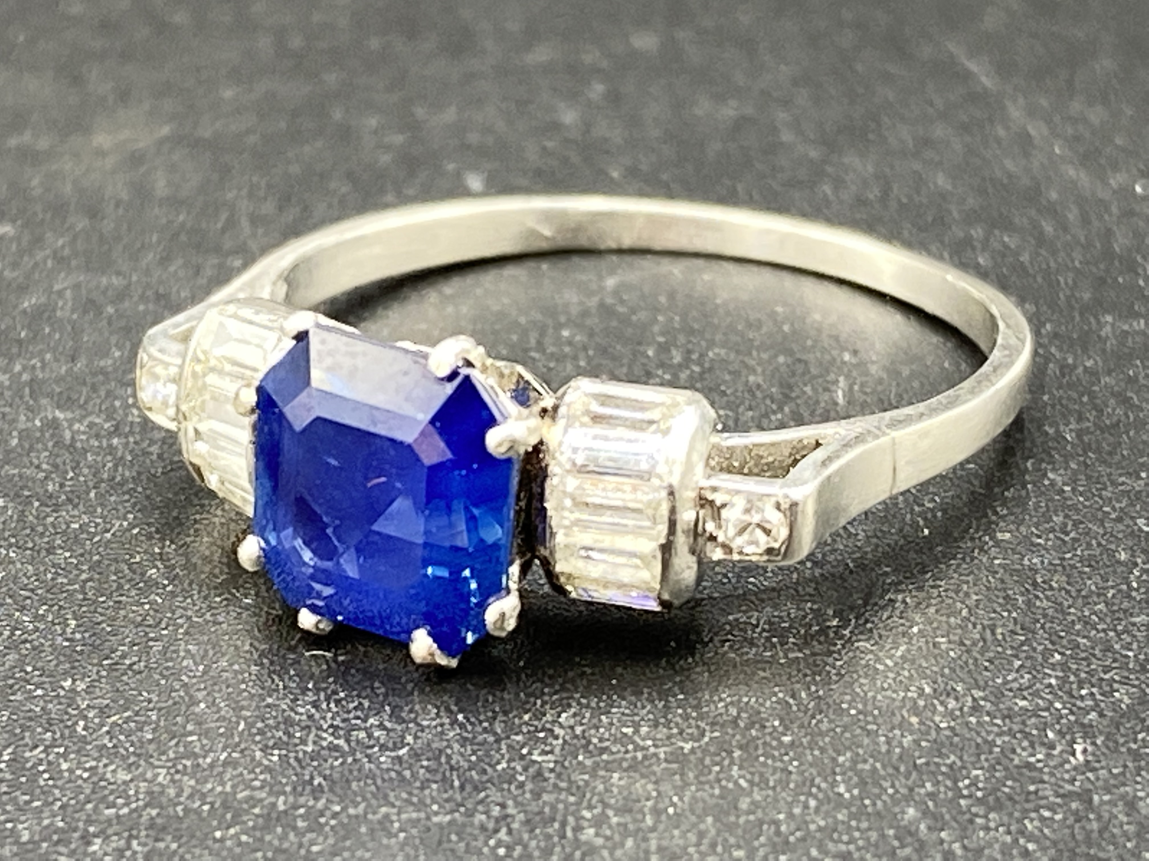 White gold, sapphire and diamond art deco style ring - Image 5 of 5