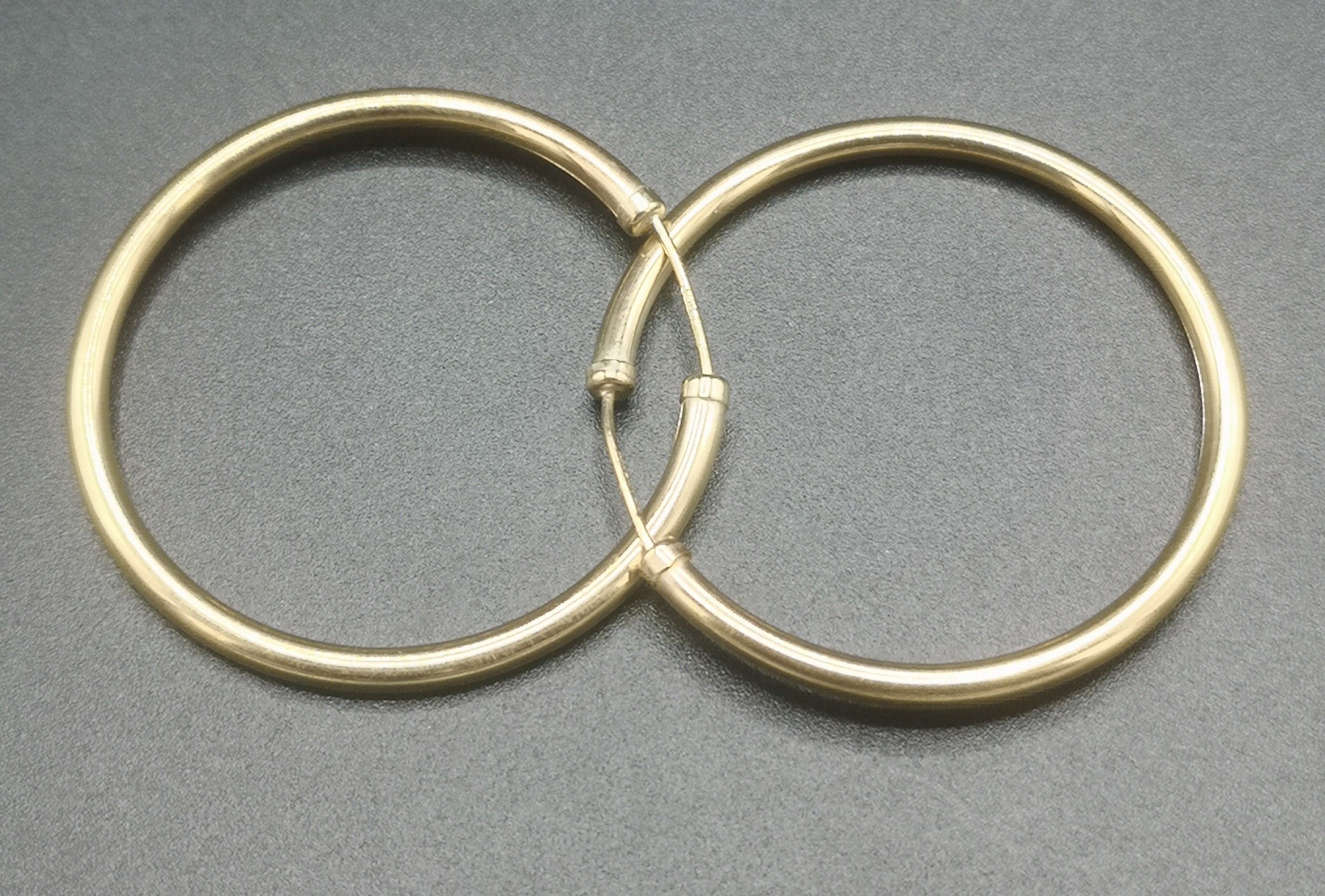 Pair of 9ct gold hoop earrings - Image 2 of 3