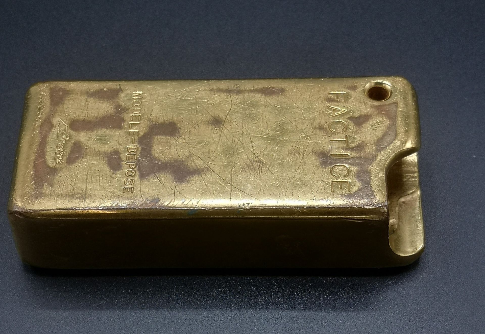 Silver vesta case, Dupont lighter and a gold coloured lighter case - Image 6 of 10