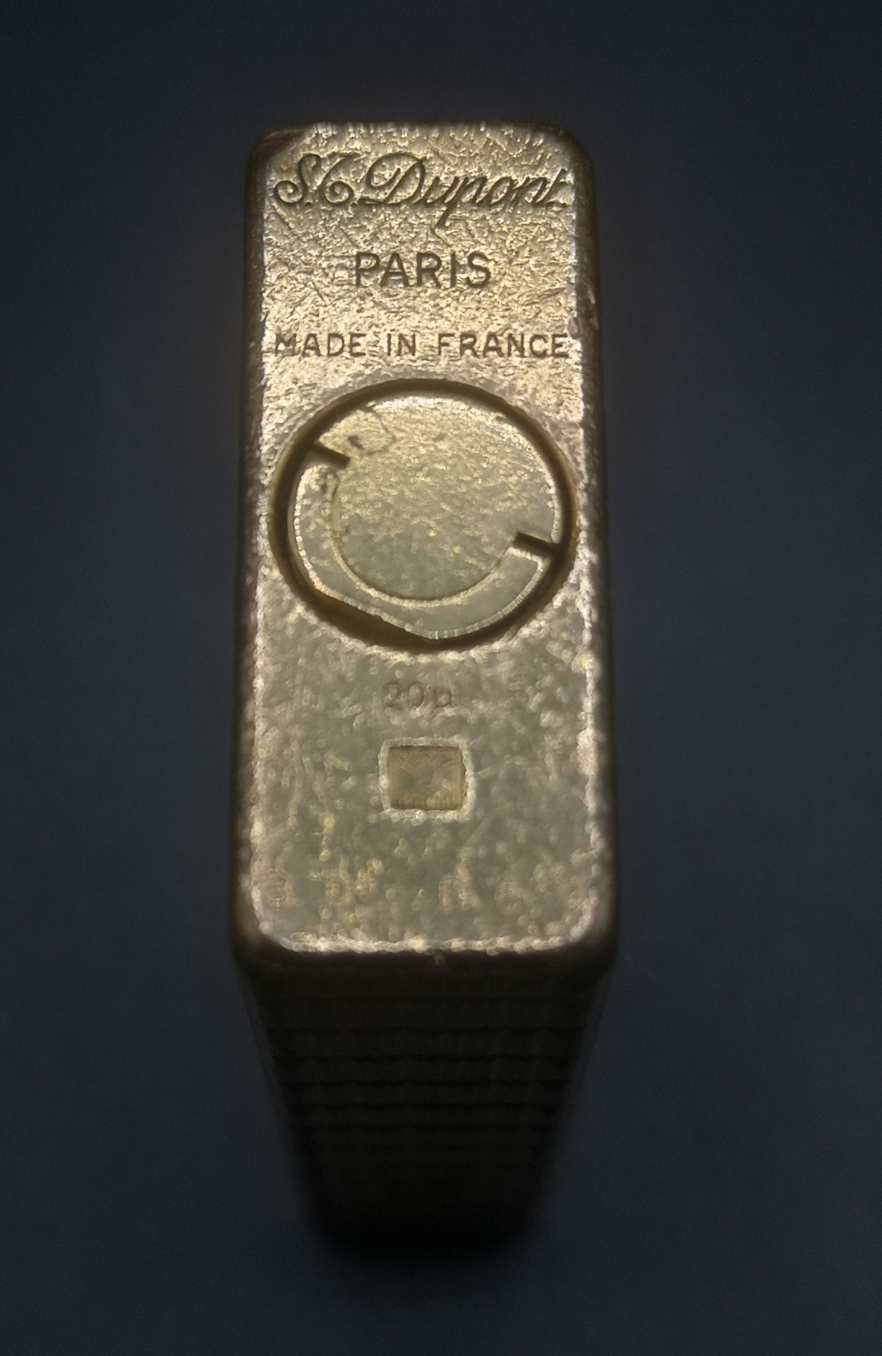 Silver vesta case, Dupont lighter and a gold coloured lighter case - Image 9 of 10