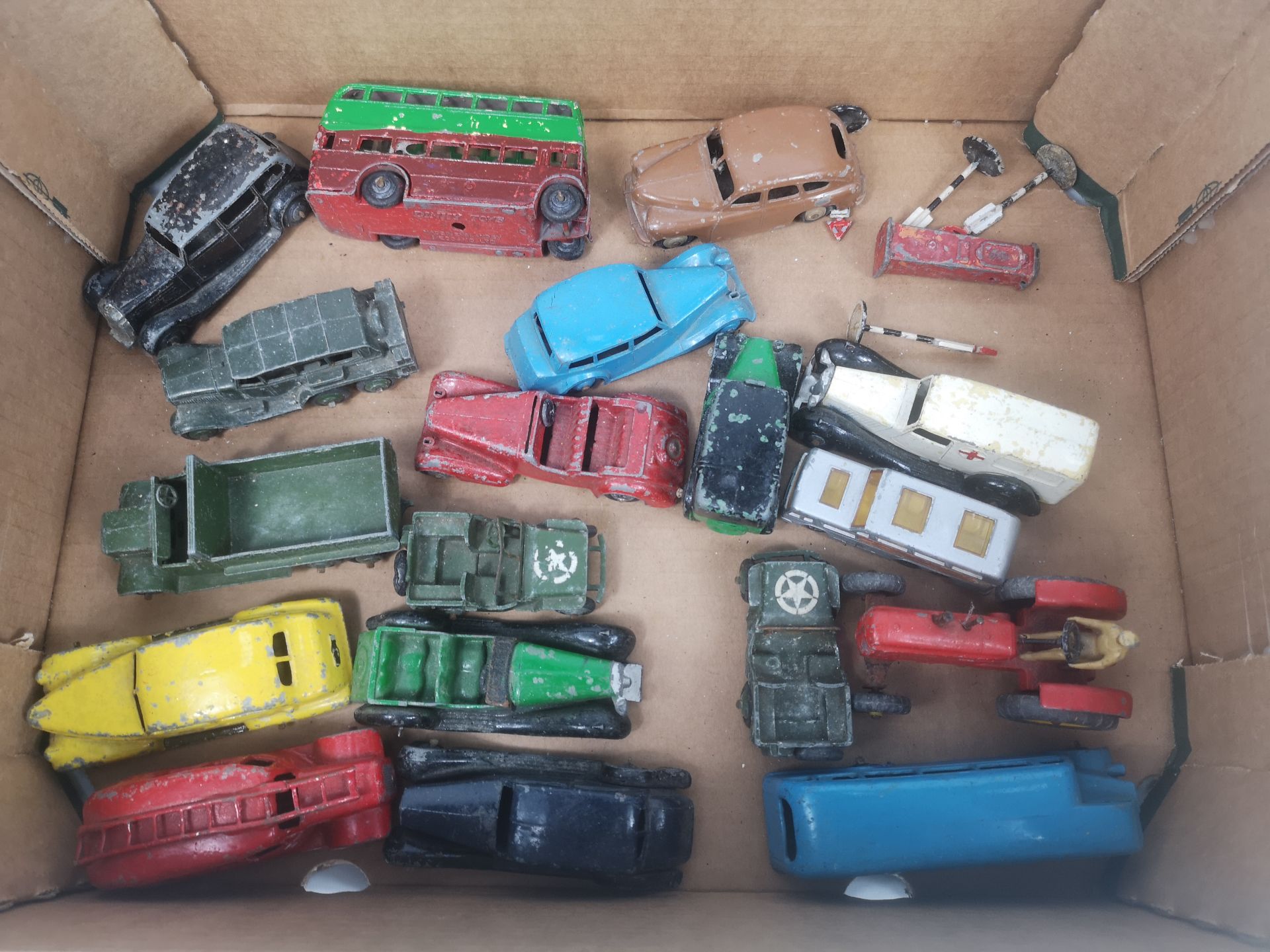 Quantity of 18 dinky vehicles - Image 5 of 5