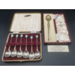 Boxed set of silver coffee spoons together with a silver gilt anointing spoon