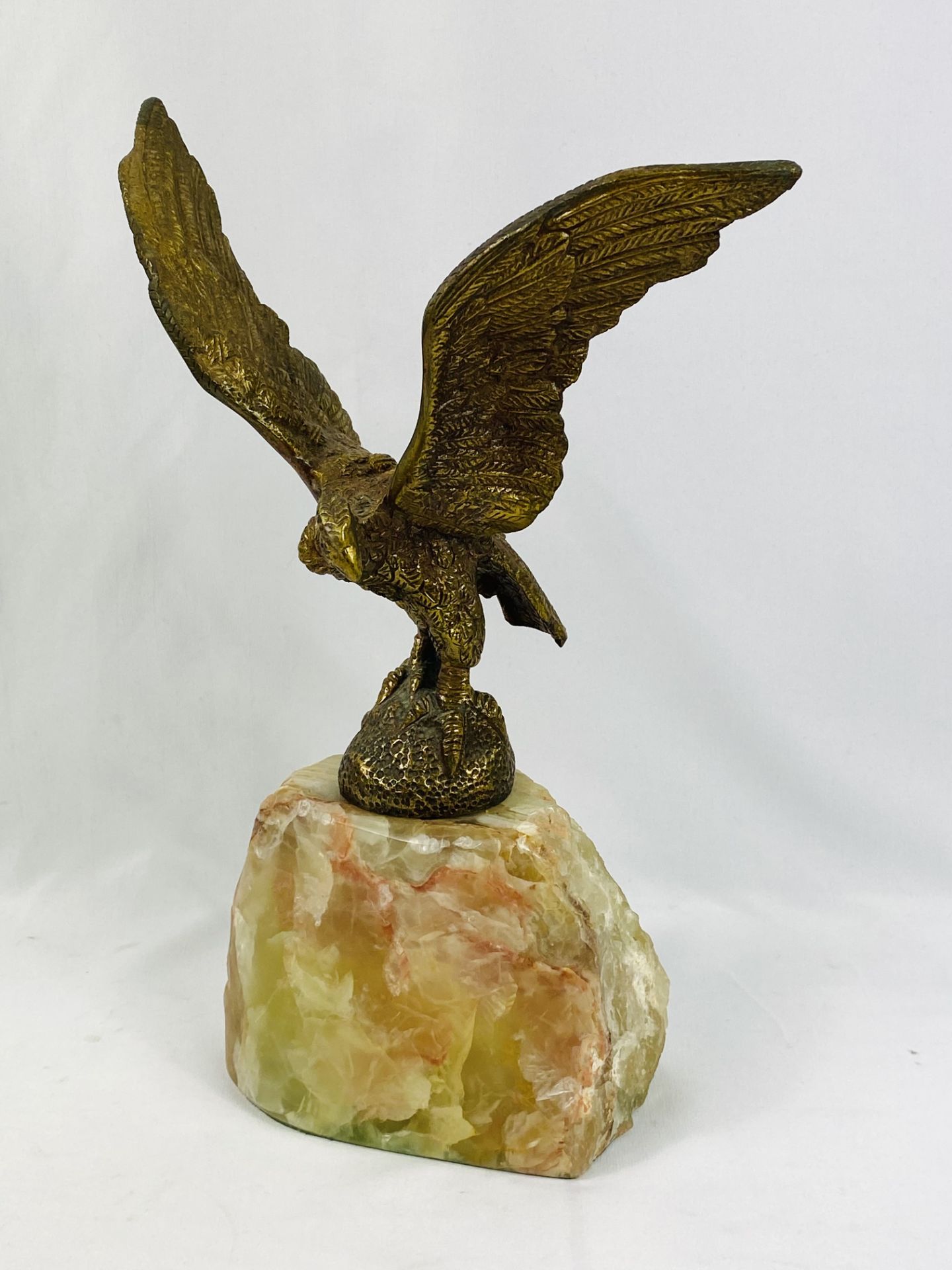 Brass eagle mounted on an onyx base - Image 3 of 4