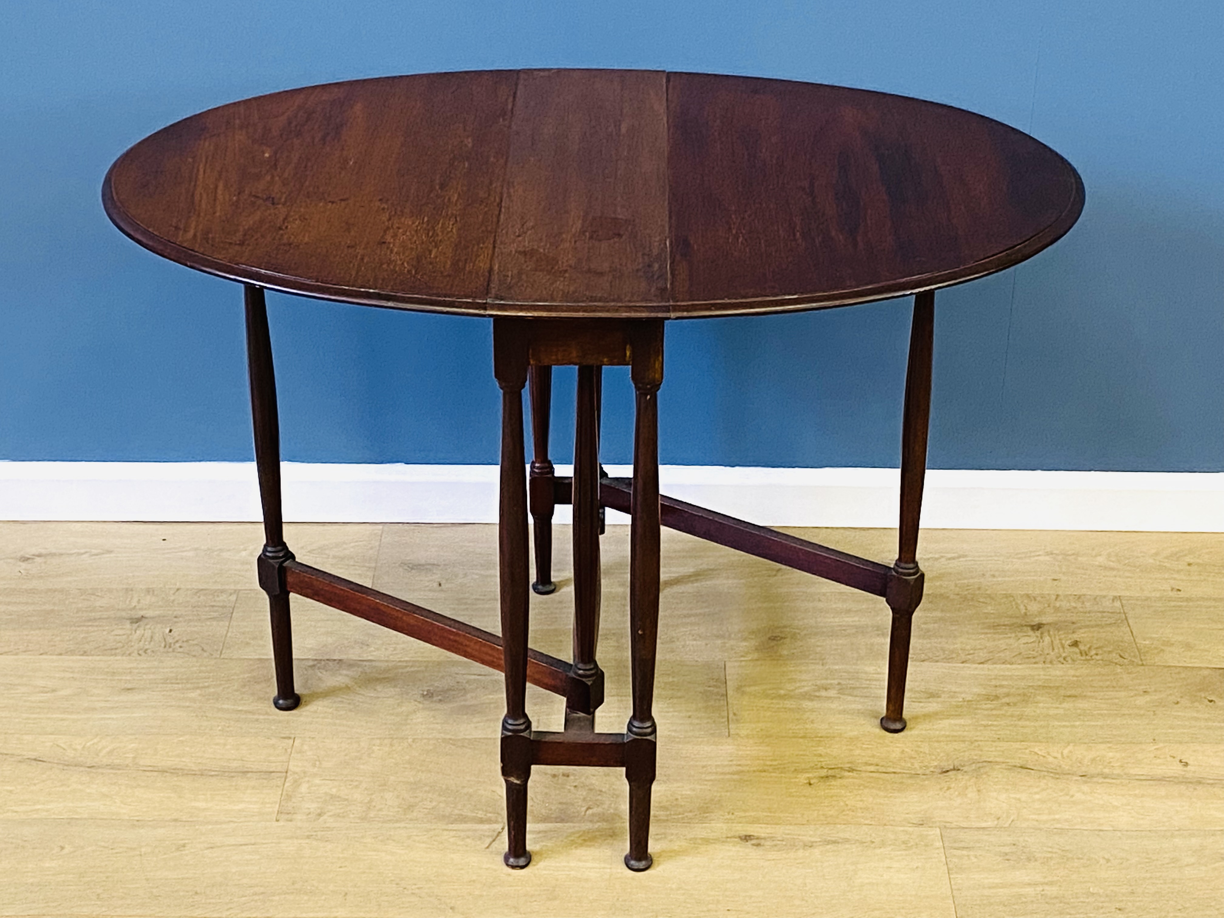 Mahogany gateleg table - Image 3 of 4