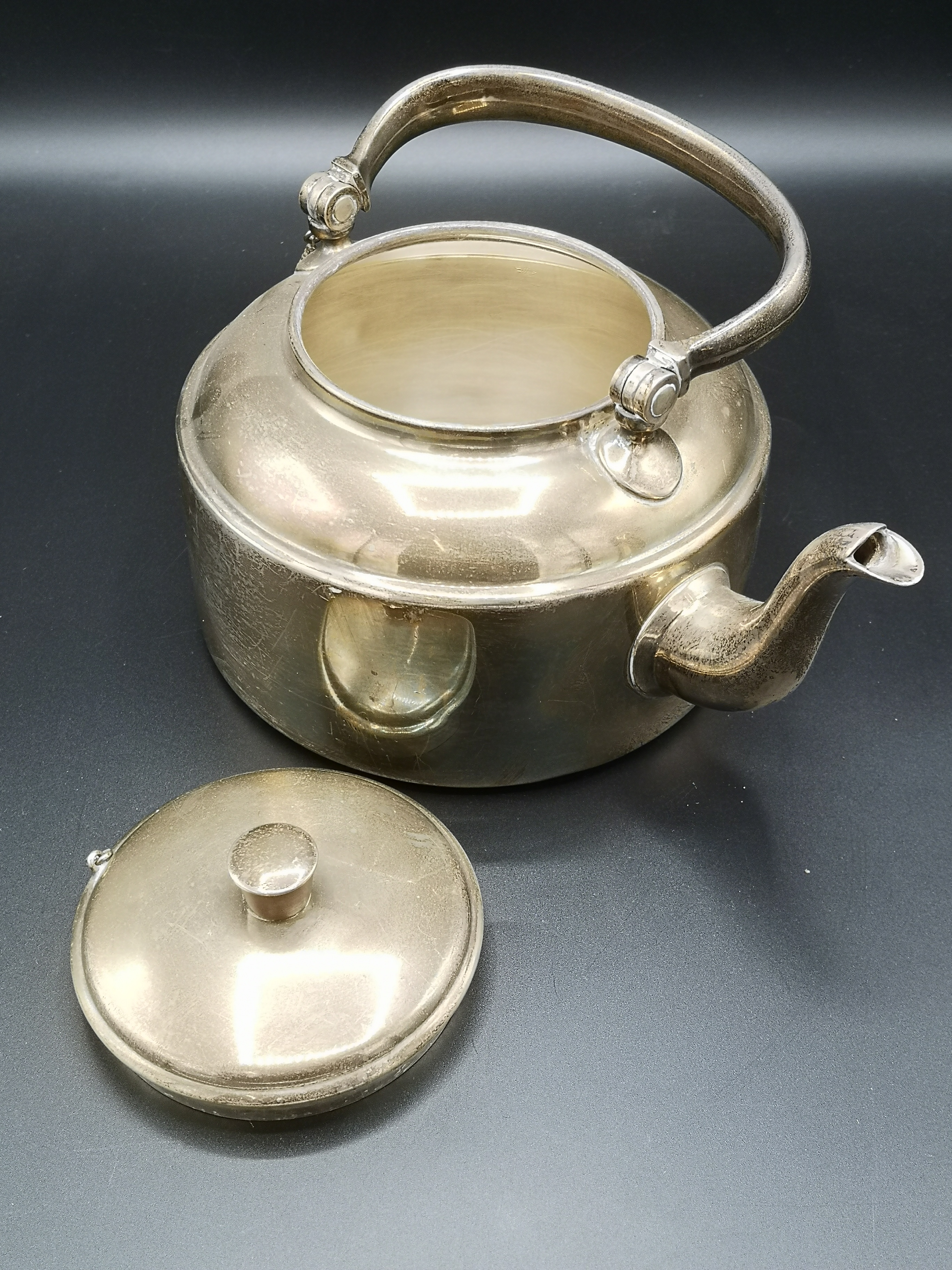 Silver kettle by Mappin & Webb - Image 5 of 7