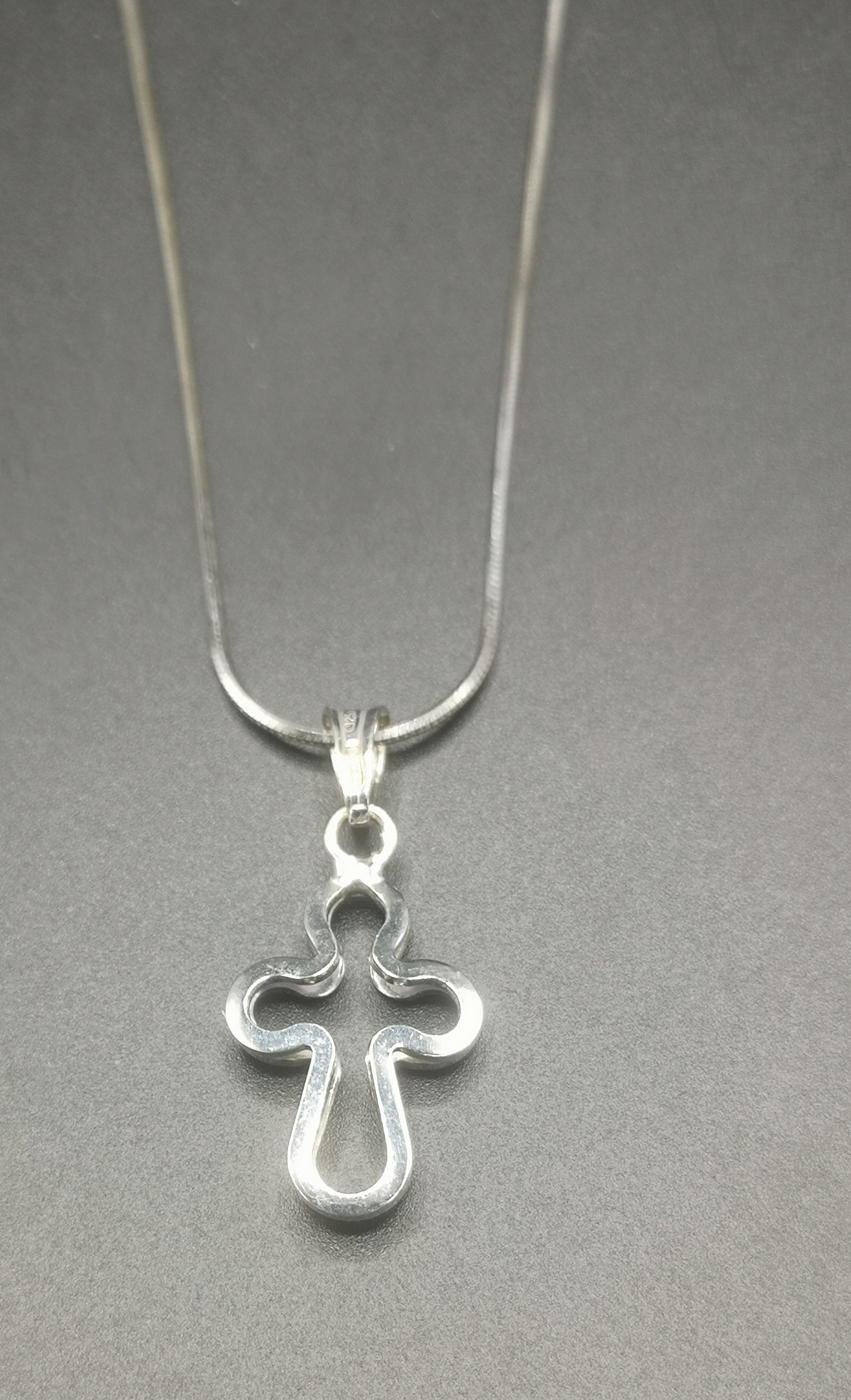 Silver necklace with cross pendant - Image 2 of 3