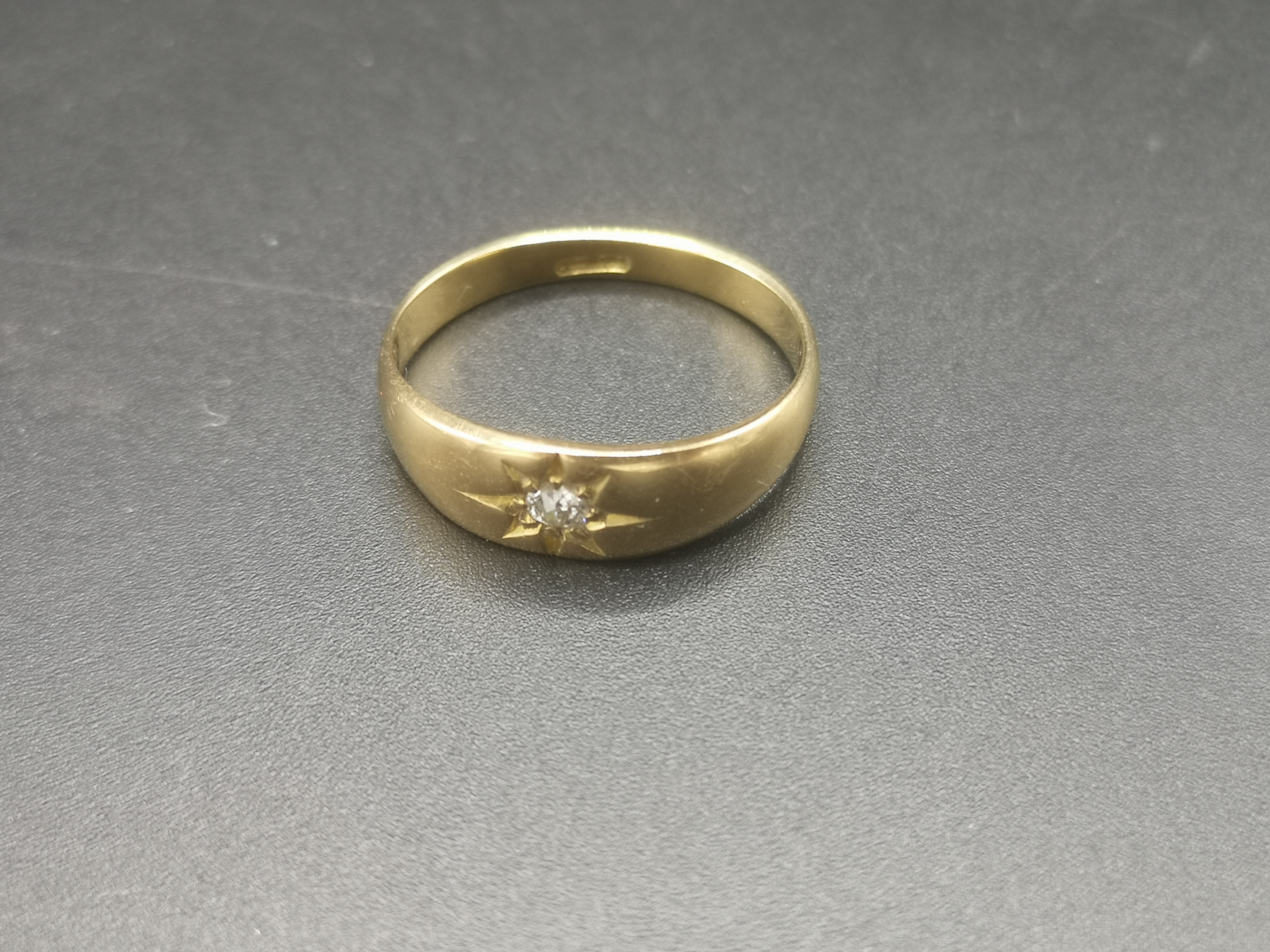 18ct gold and diamond gypsy ring - Image 4 of 5