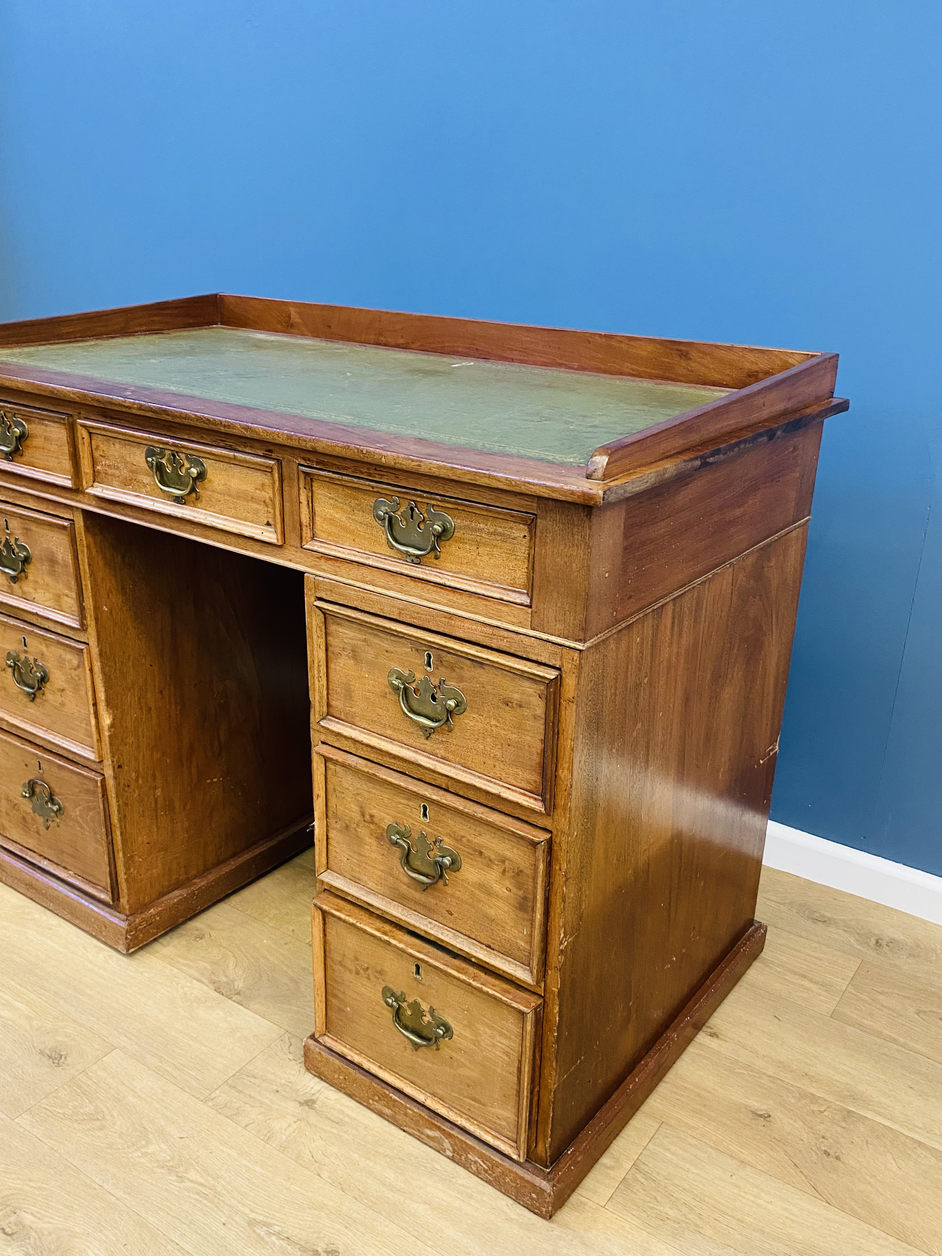 Mahogany pedestal desk - Image 6 of 6