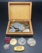 Collection of medalettes, coins and tokens